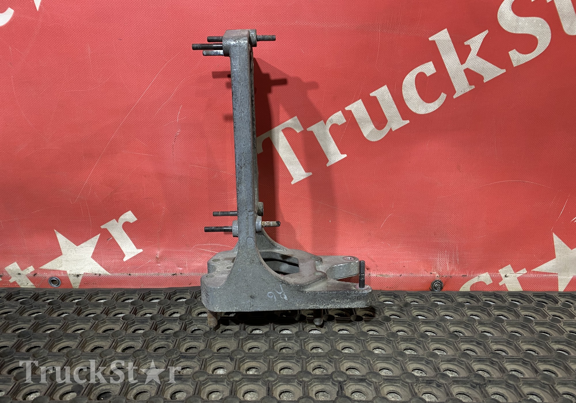 7421658350 Кронштейн блоков управления шасси для Volvo