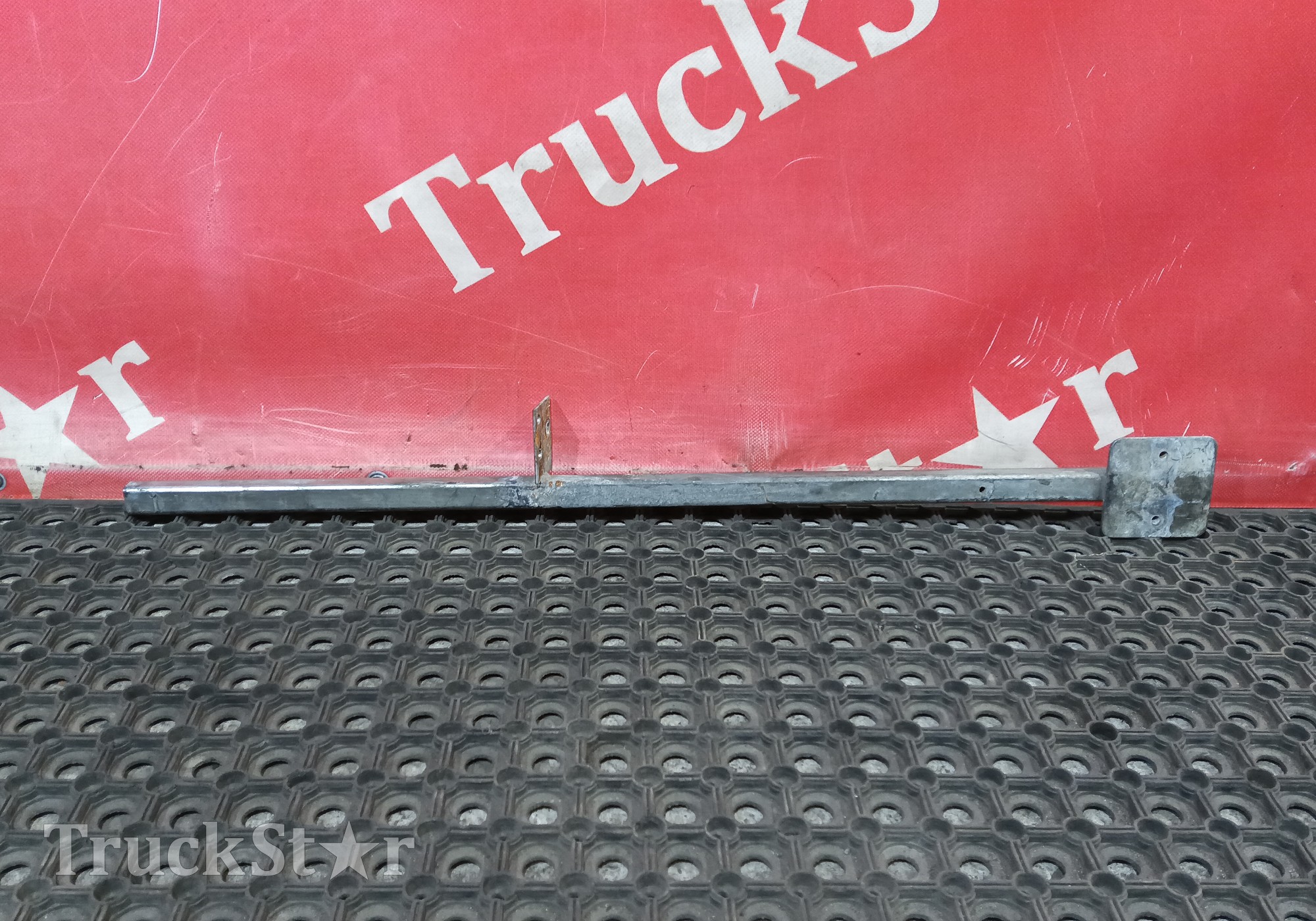 1297303 Кронштейн продолжения двери правый для Daf XF105
