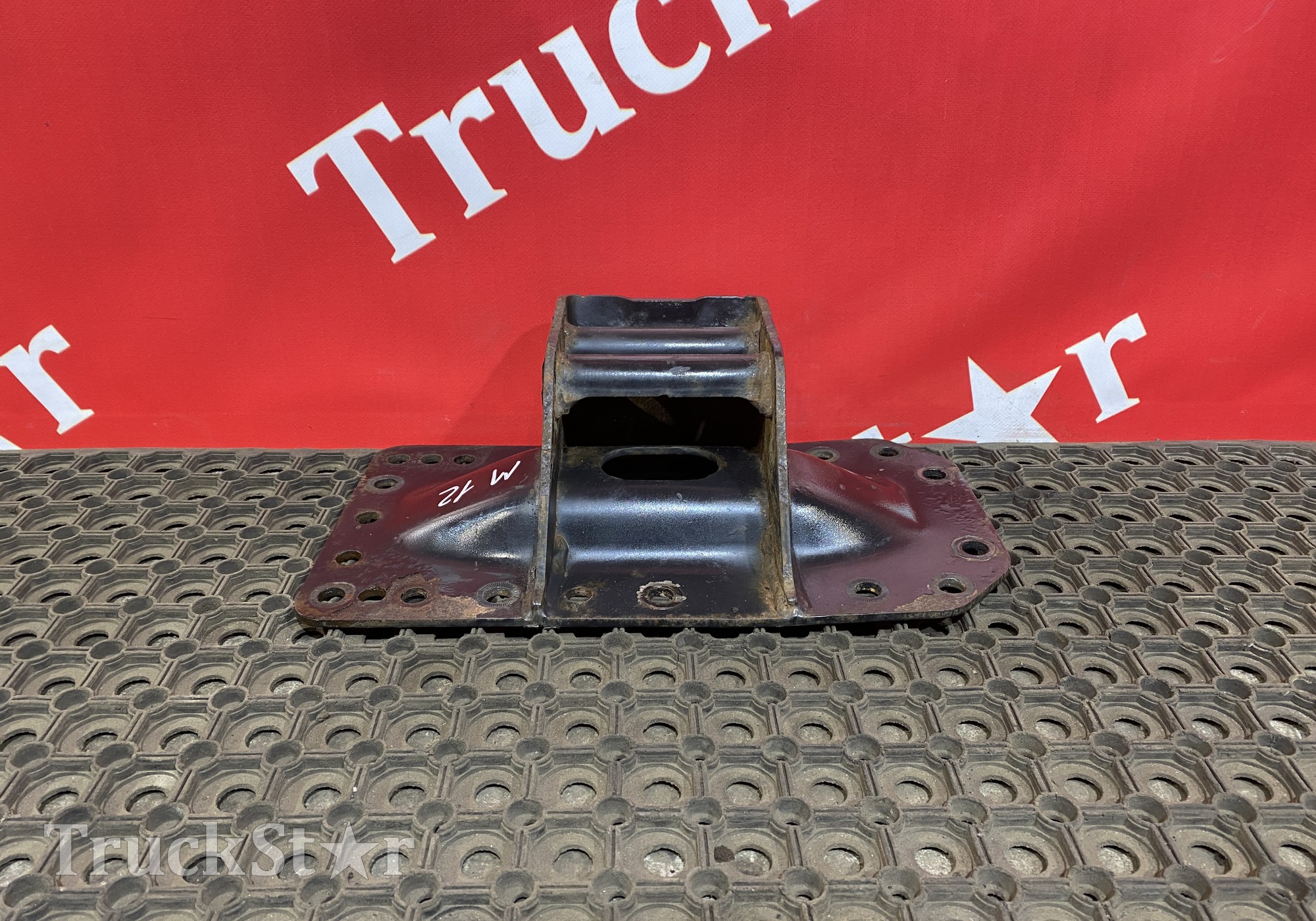 81412055100 Кронштейн траверсы под КПП 2019г. для Man TGX II (с 2012)
