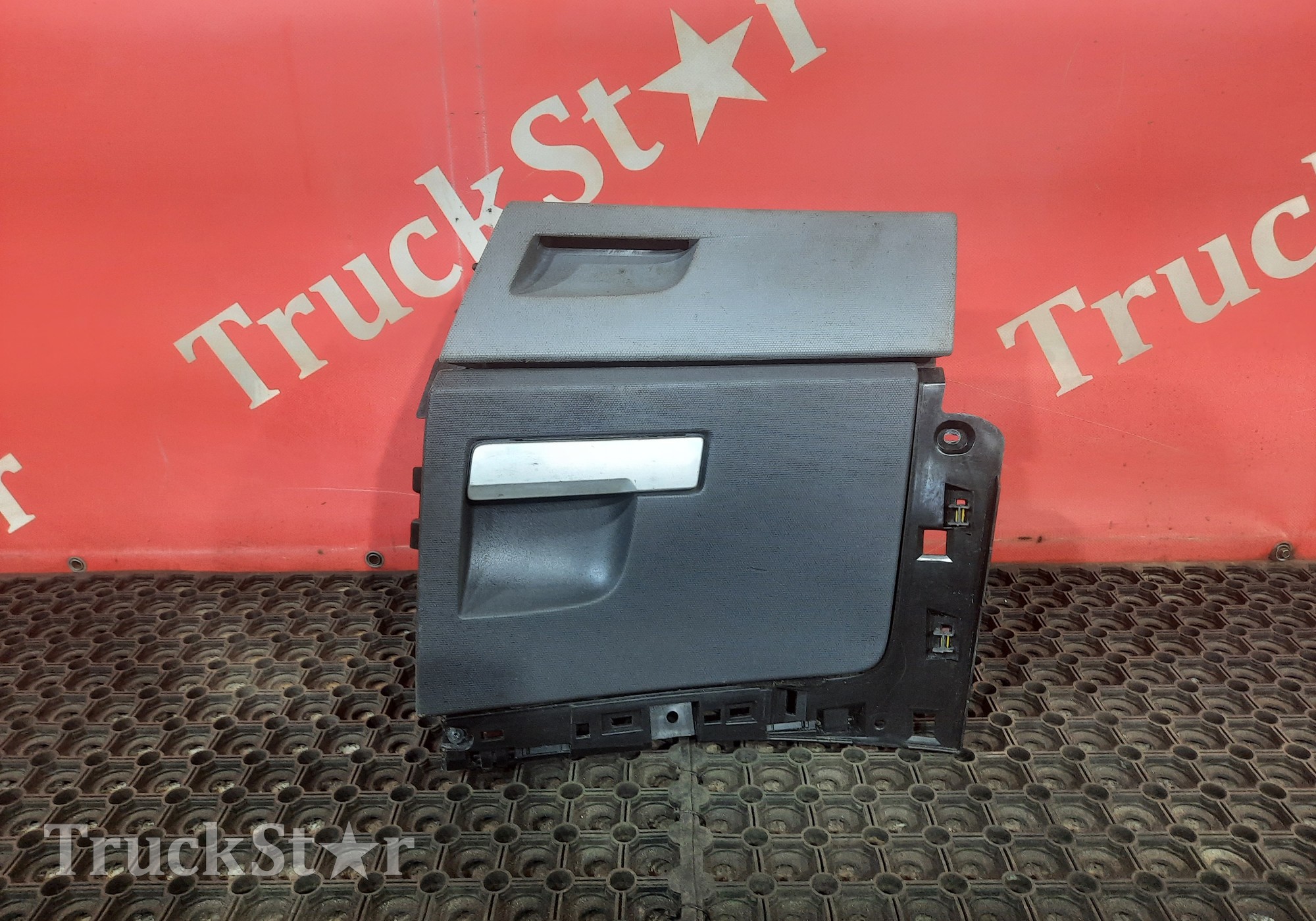 7484527815 Бардачок (дефект) 2018г. для Renault T (с 2013)
