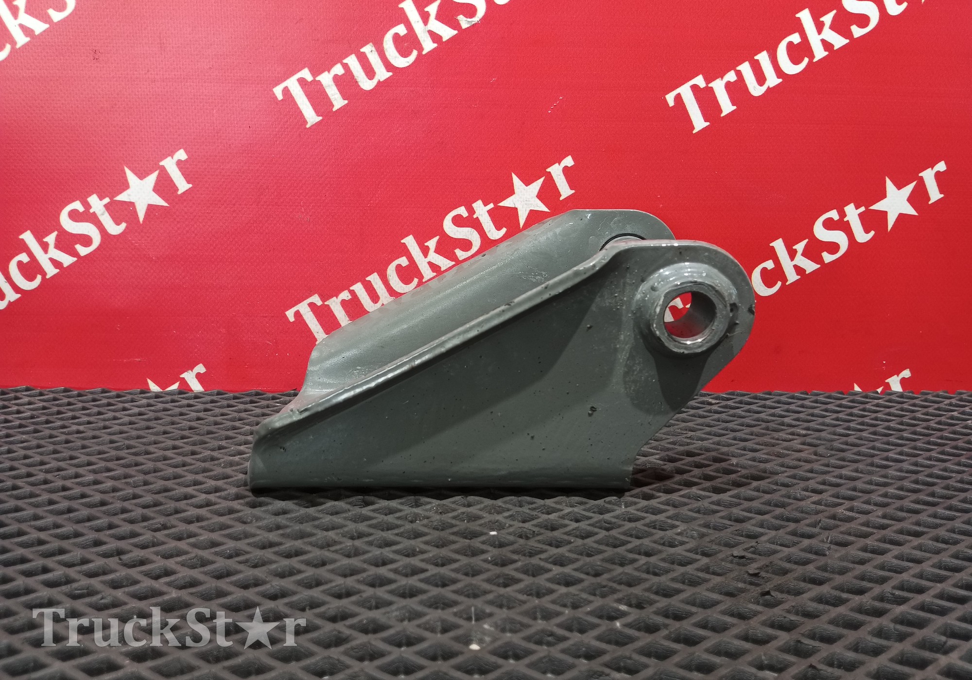 WG9925688102 Кронштейн амортизатора заднего 2023г для Sinotruk Sitrak C7H MAX