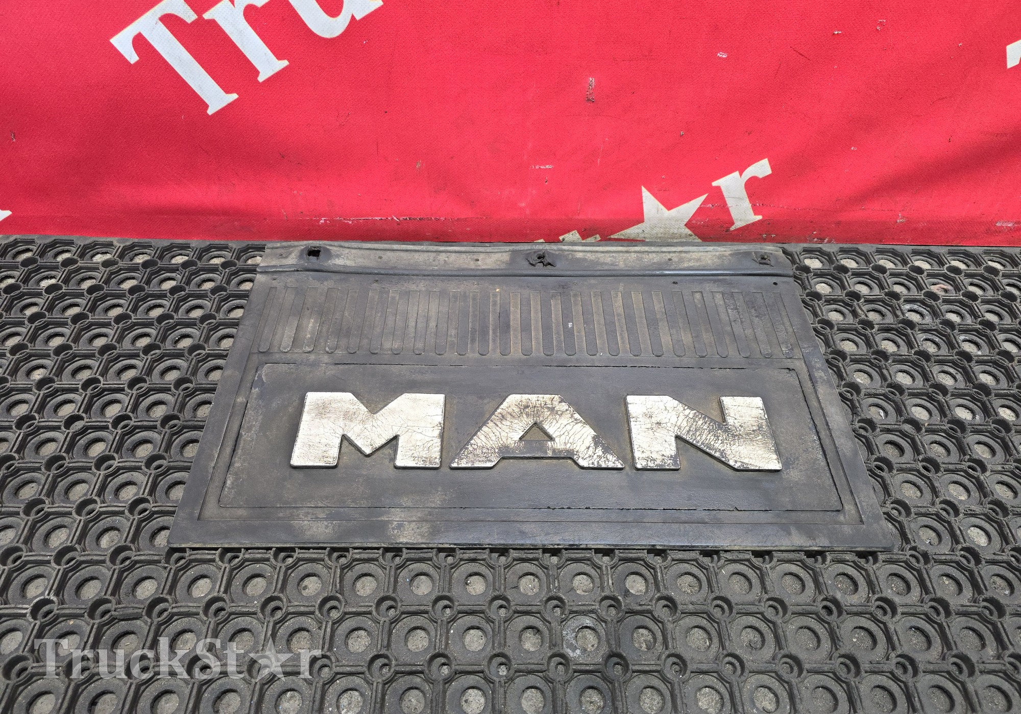 81664100484 Брызговик крыла для Man TGM