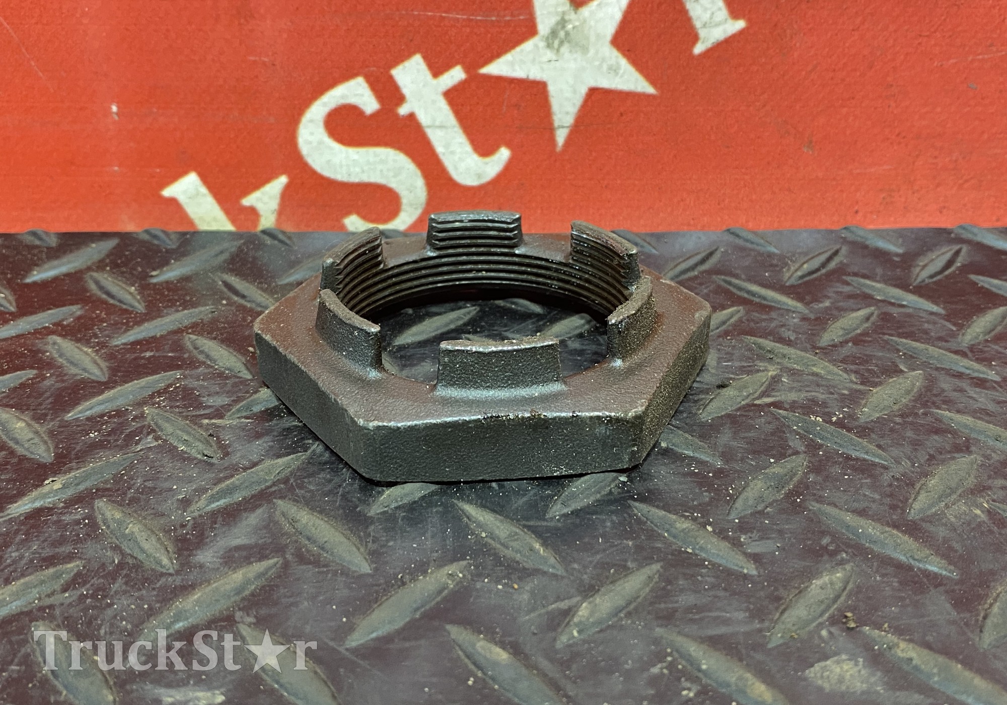 21671923 Гайка ступицы передней для Volvo FM