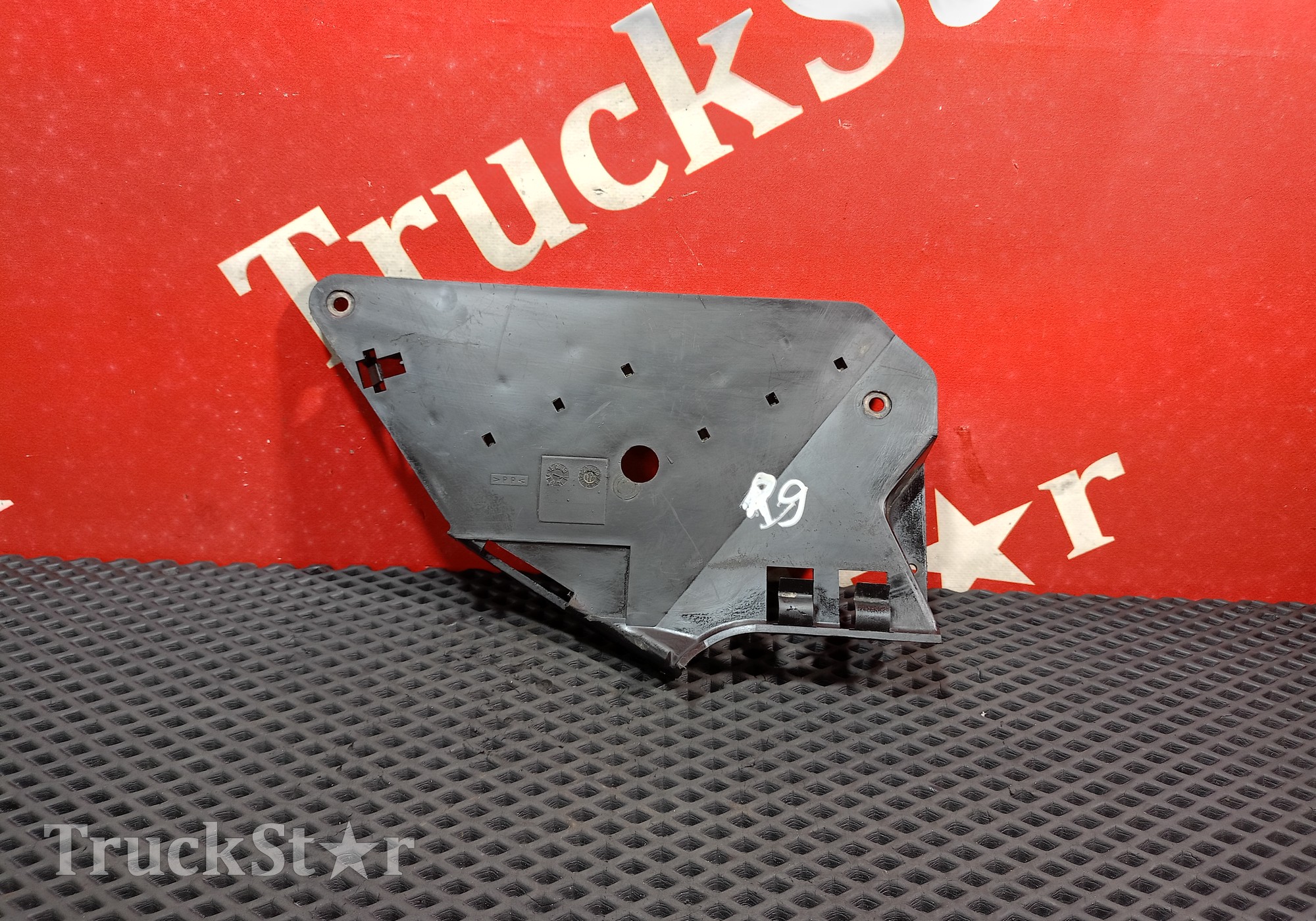 7421084458 Площадка крепления жгутов проводов для Renault