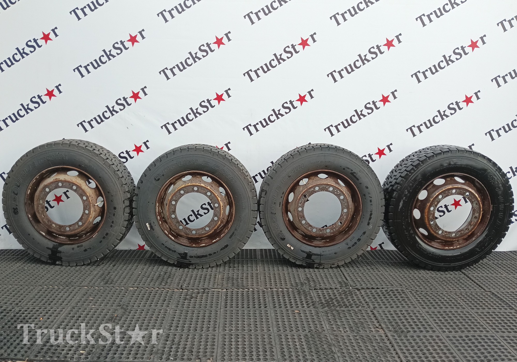 Комплект шин Double Coin RLB 450 315/60 для Volvo FH 4 (с 2012)