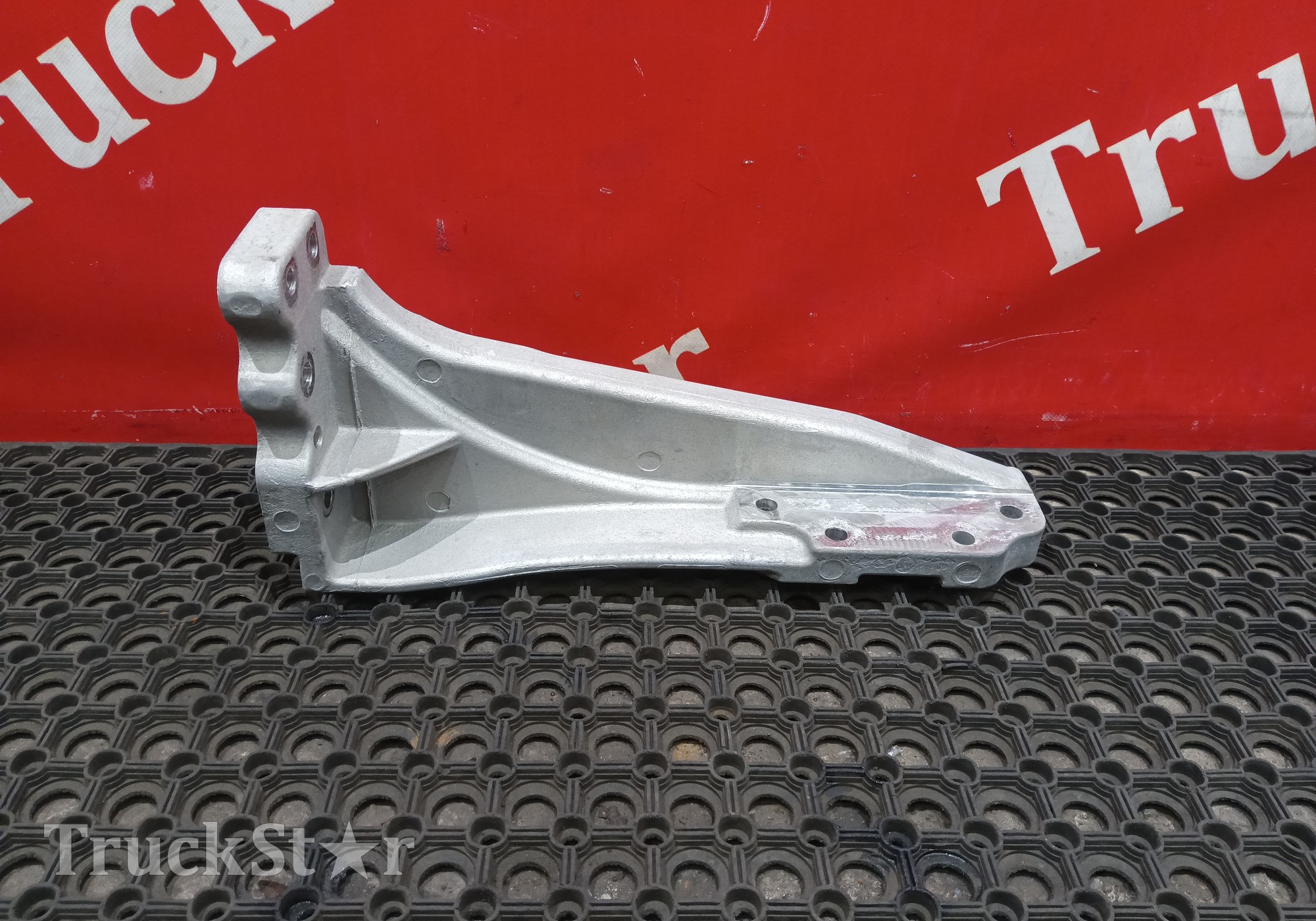 1205263H19C0 Кронштейн глушителя левый 2024г. для DongFeng GX DFH4180