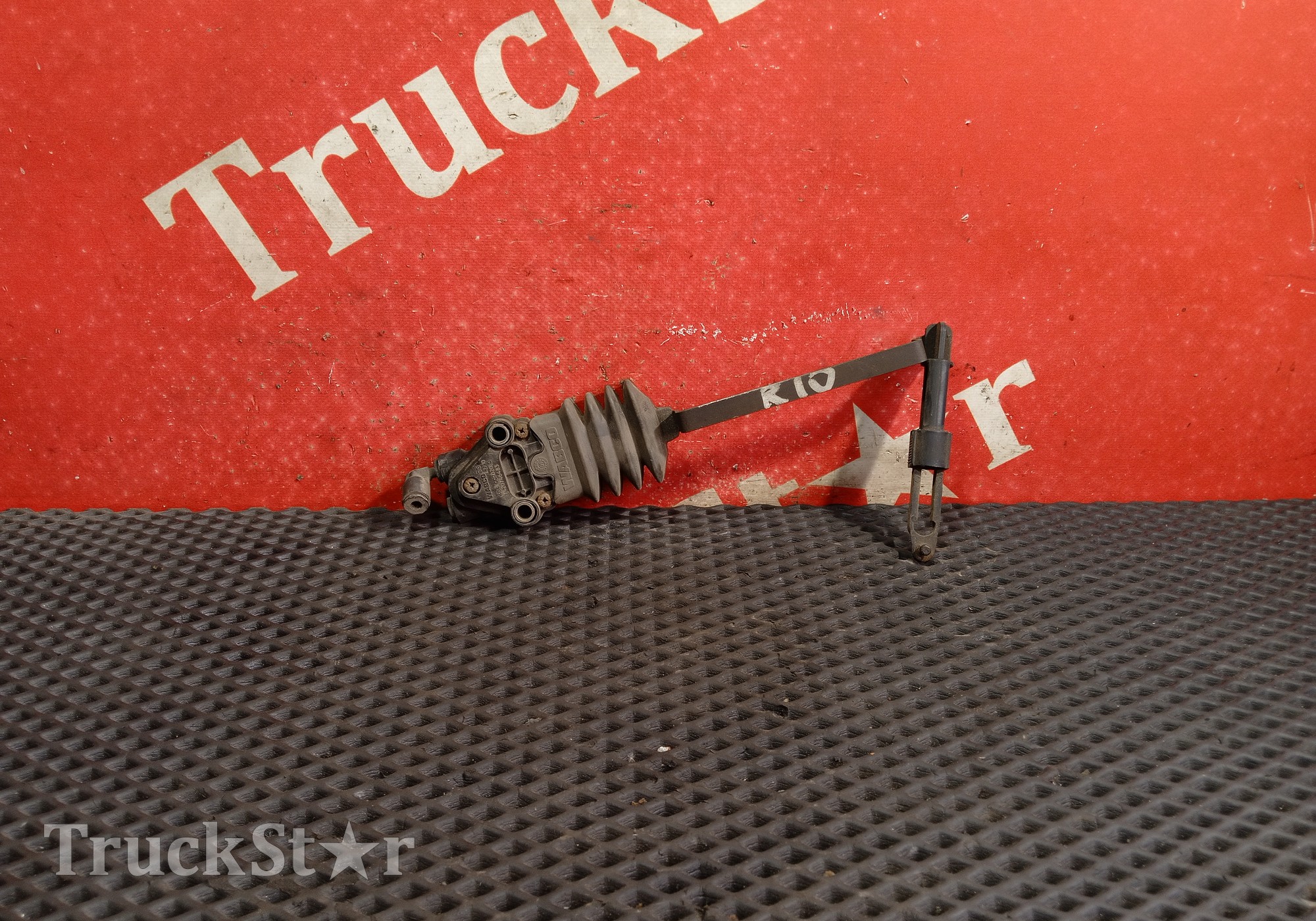 7420746483 Кран уровня пола кабины для Renault Kerax