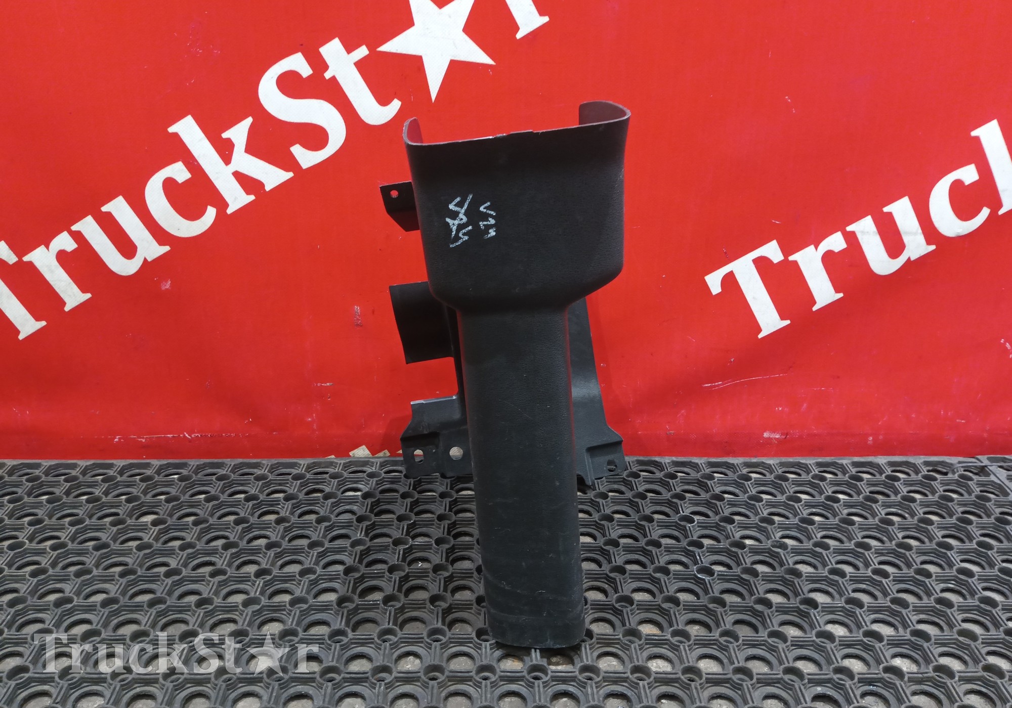 82213669 Кожух рулевой колонки 2019г. для Volvo FH 4 (с 2012)