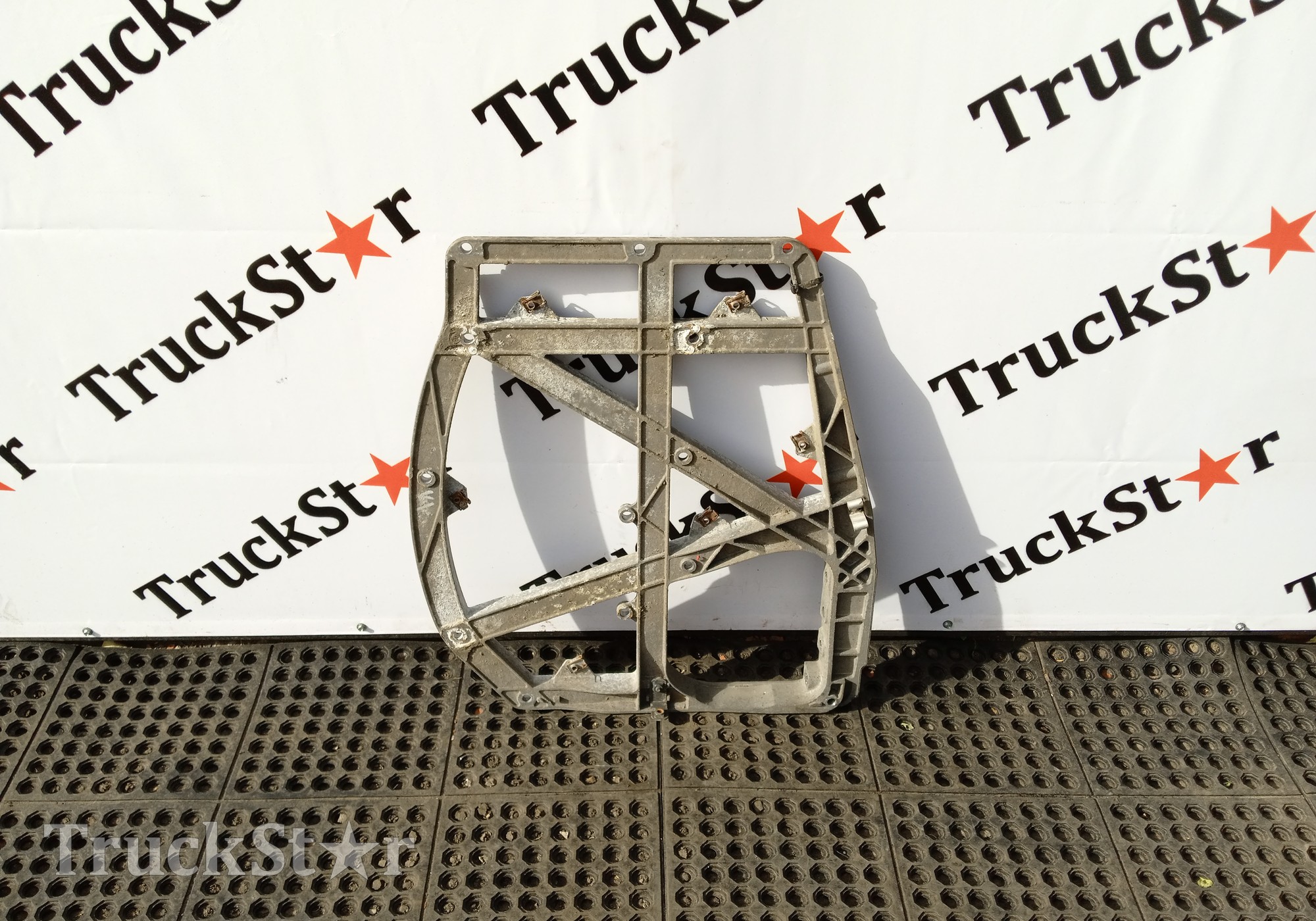 22080280 Кронштейн бака AdBlue для Volvo FM