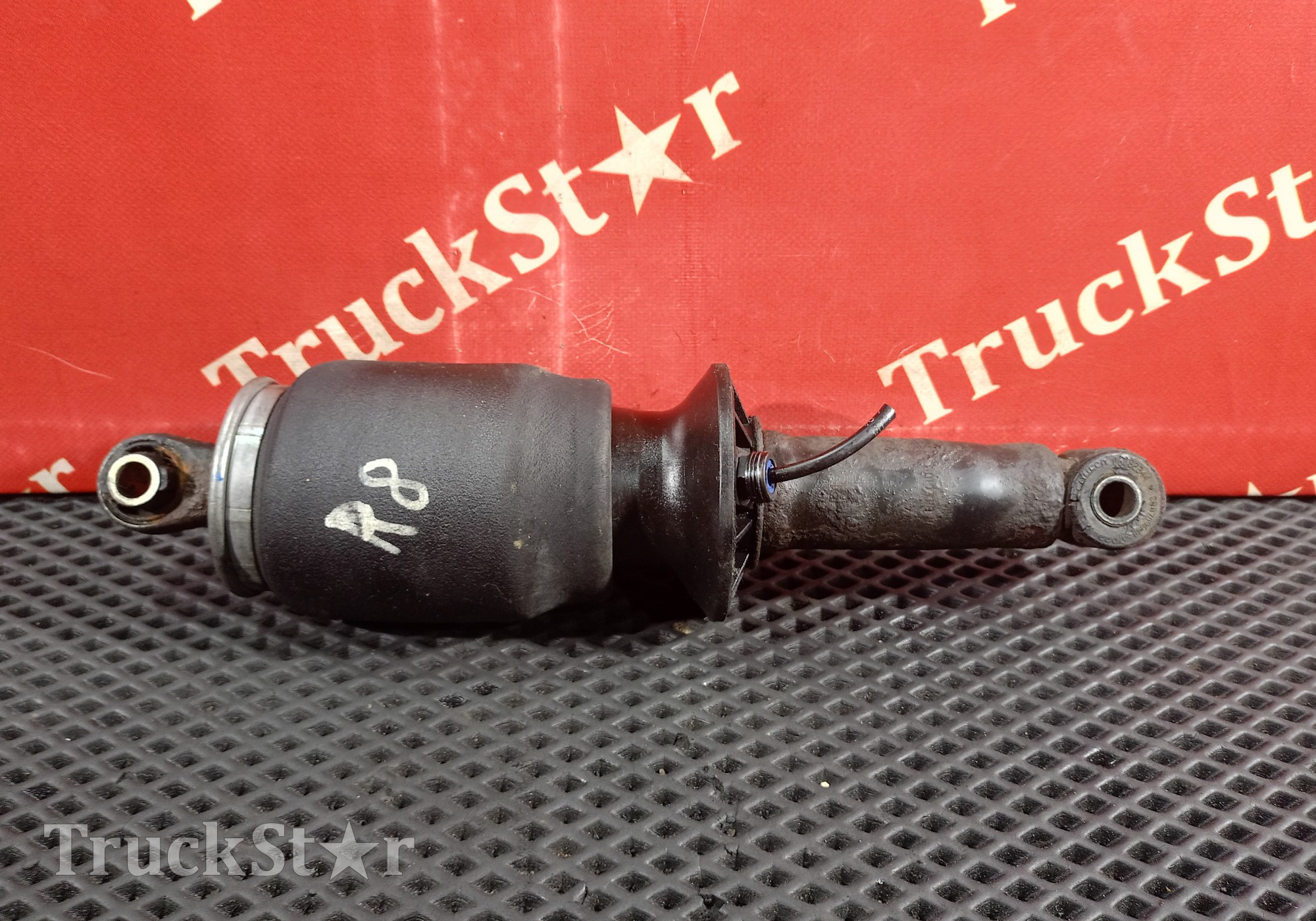 7421821030 Подушка кабины задняя для Volvo FM