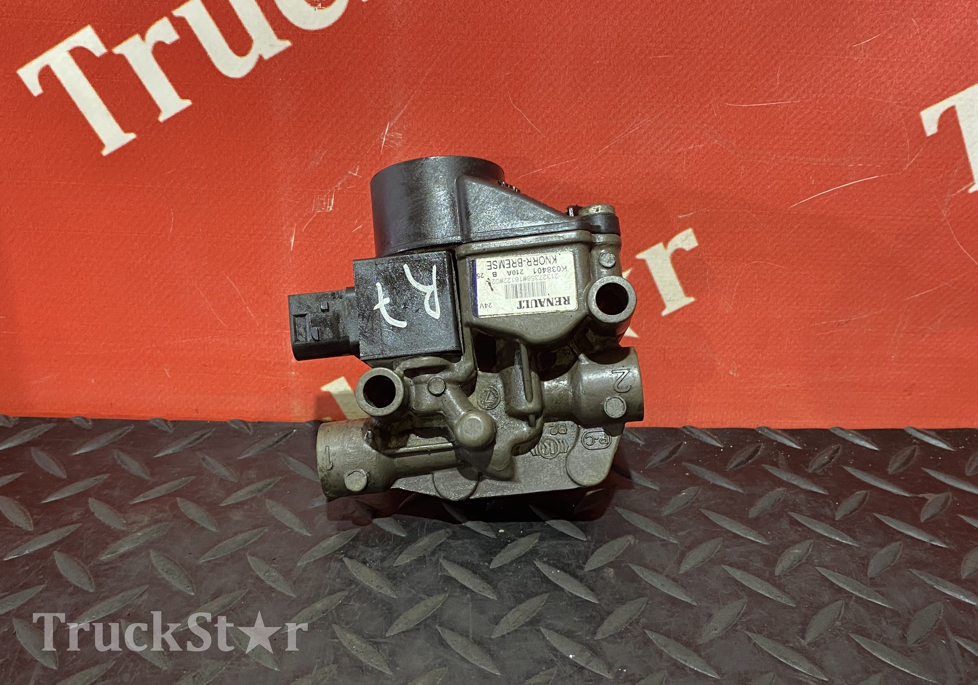 7421327358 Кран ABS 2018 г. для Volvo FM