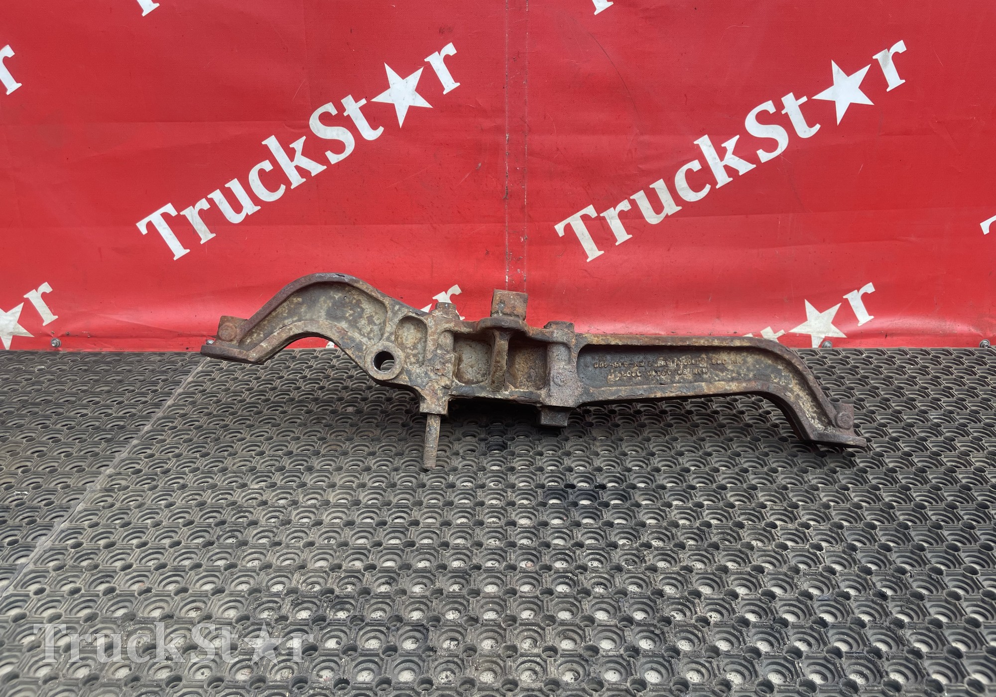 81436300203 Кронштейн пневморессоры левый для Man TGX TG3 (с 2020)