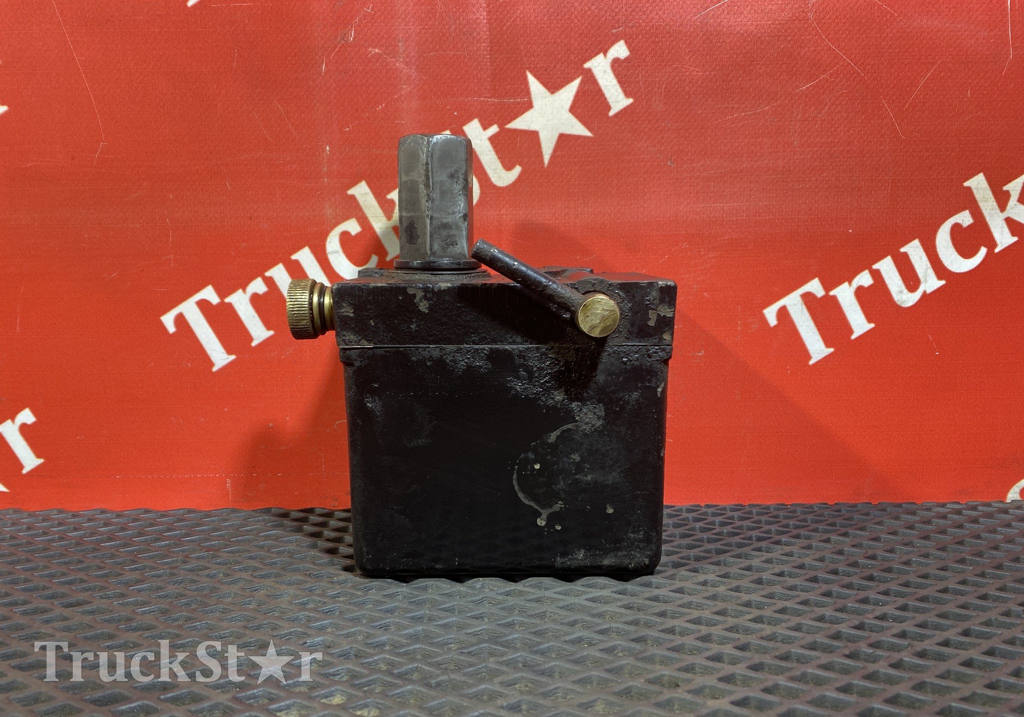 85417236044 Насос подъёма кабины для Man TGM