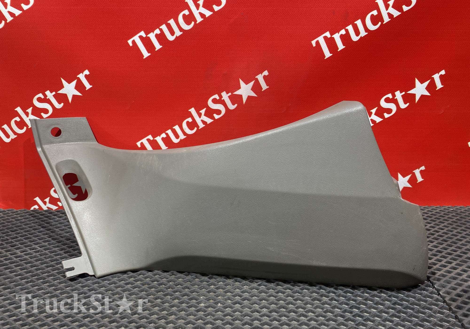 1653186 Накладка на торпедо правая 2020г для Daf XF105