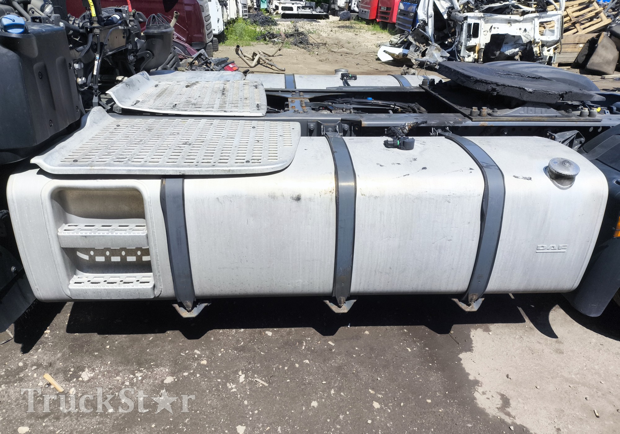 1944800 Бак топливный 845L 2018г. для Daf XF106 (с 2012)