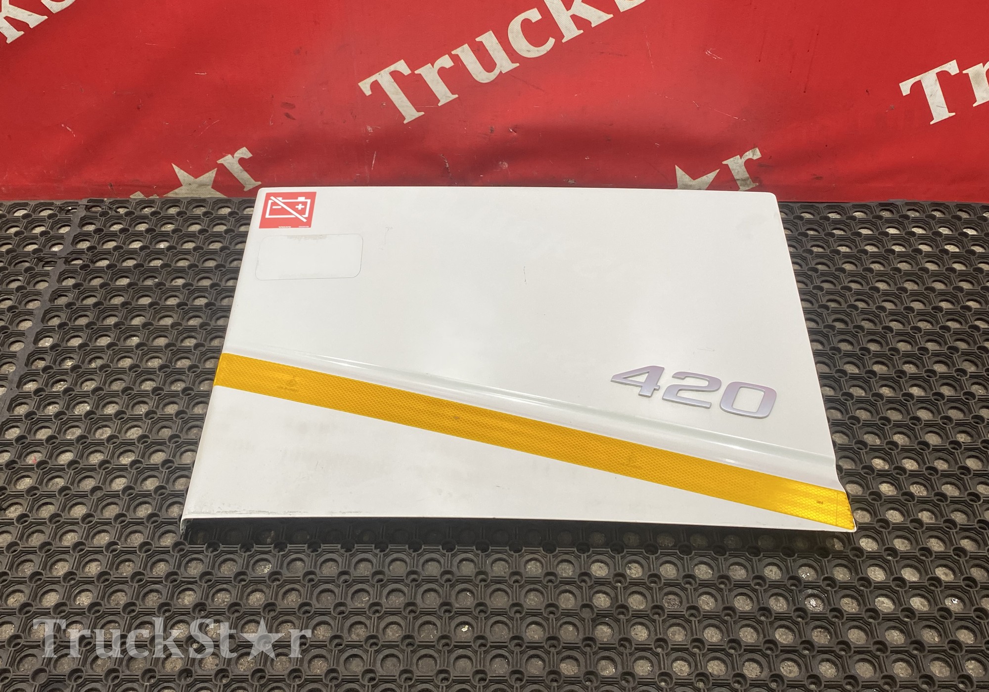 82150941 Крышка инструментального ящика правого 2019г для Volvo FH 4 (с 2012)