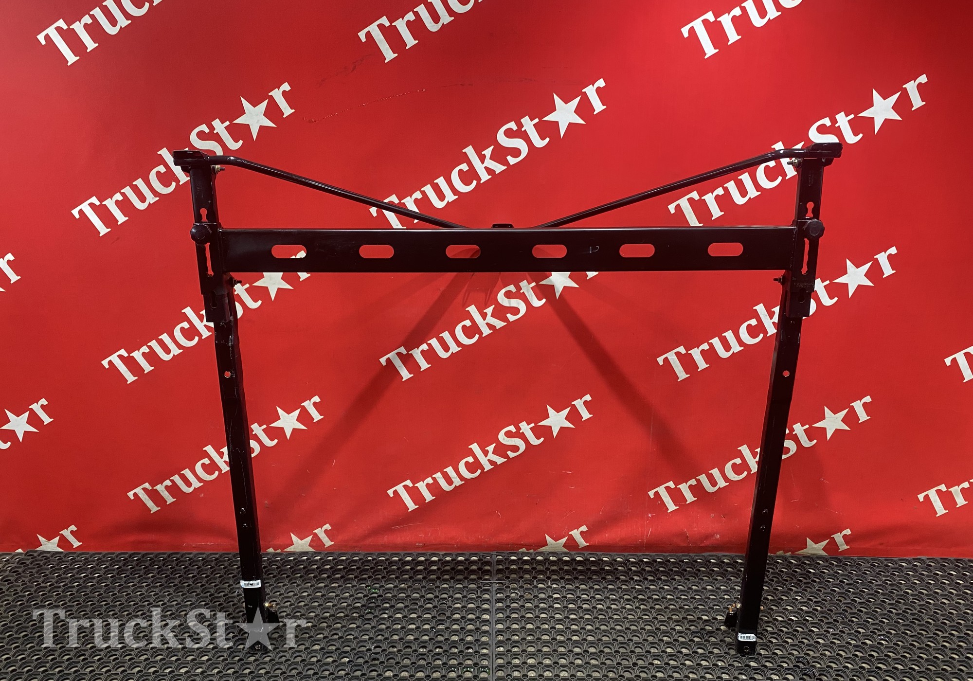 810W629105316 Кронштейн спойлера верхнего 2023г для Sinotruk Sitrak C7H