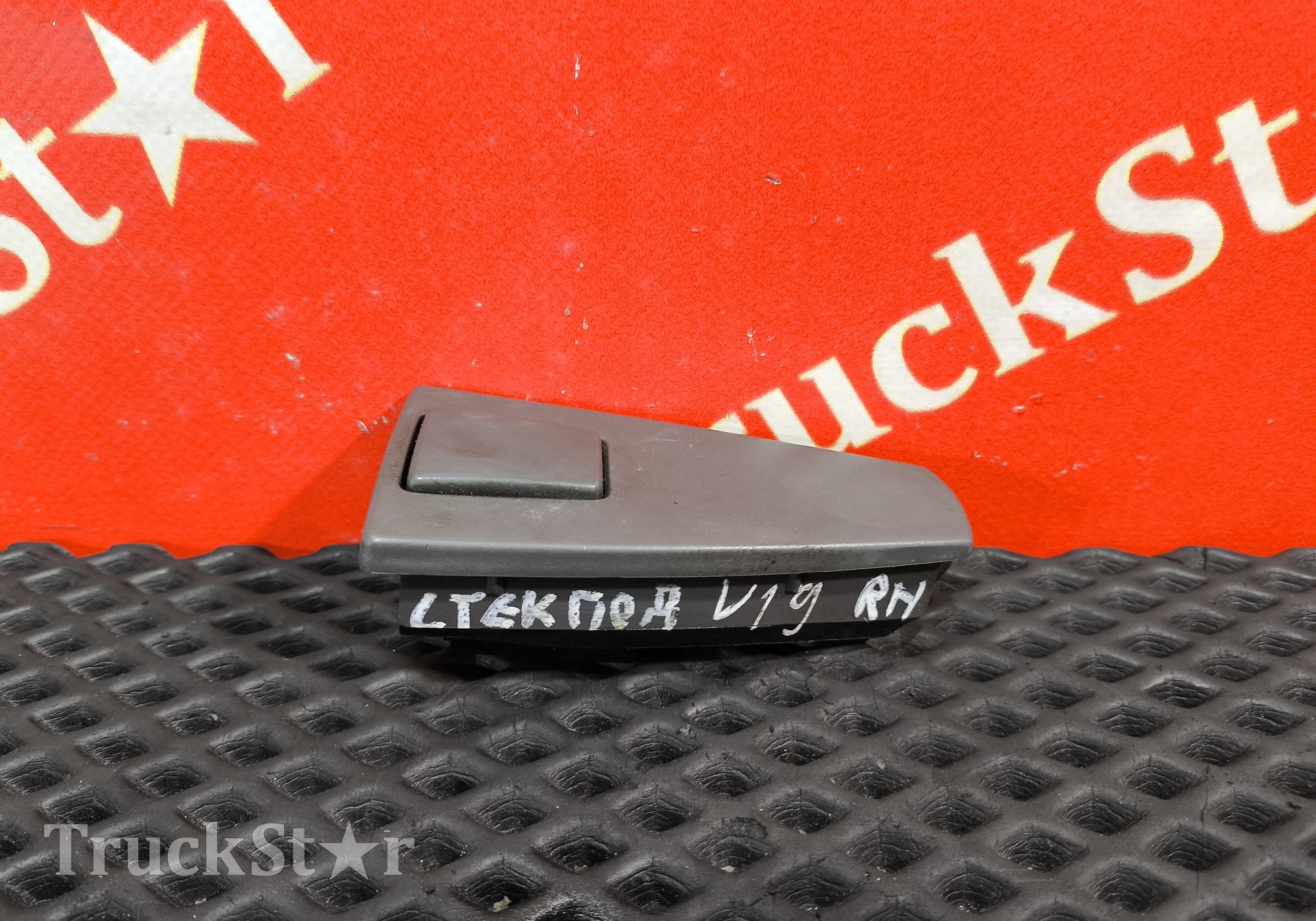 20568858 Кнопка стеклоподъемника для Volvo FM III (с 2013)