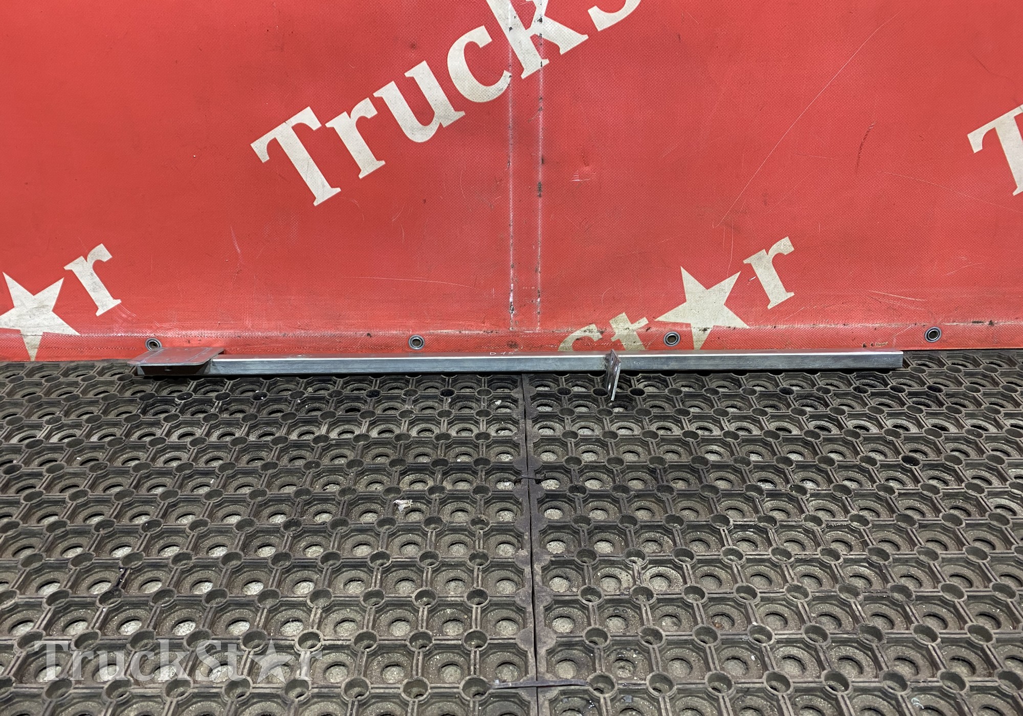 1856276 Кронштейн продолжения двери правый для Daf XF105