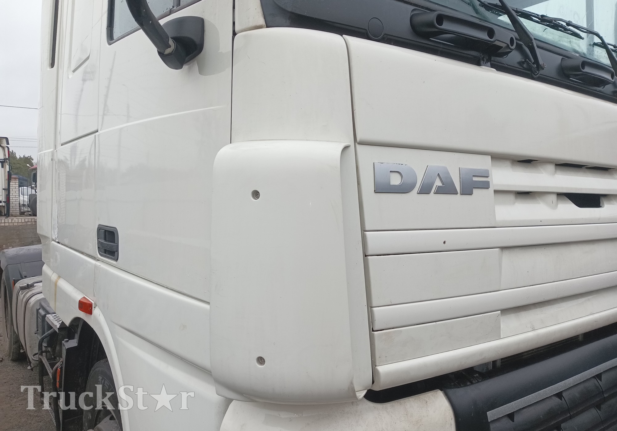 1400014 Дефлектор кабины правый для Daf XF105