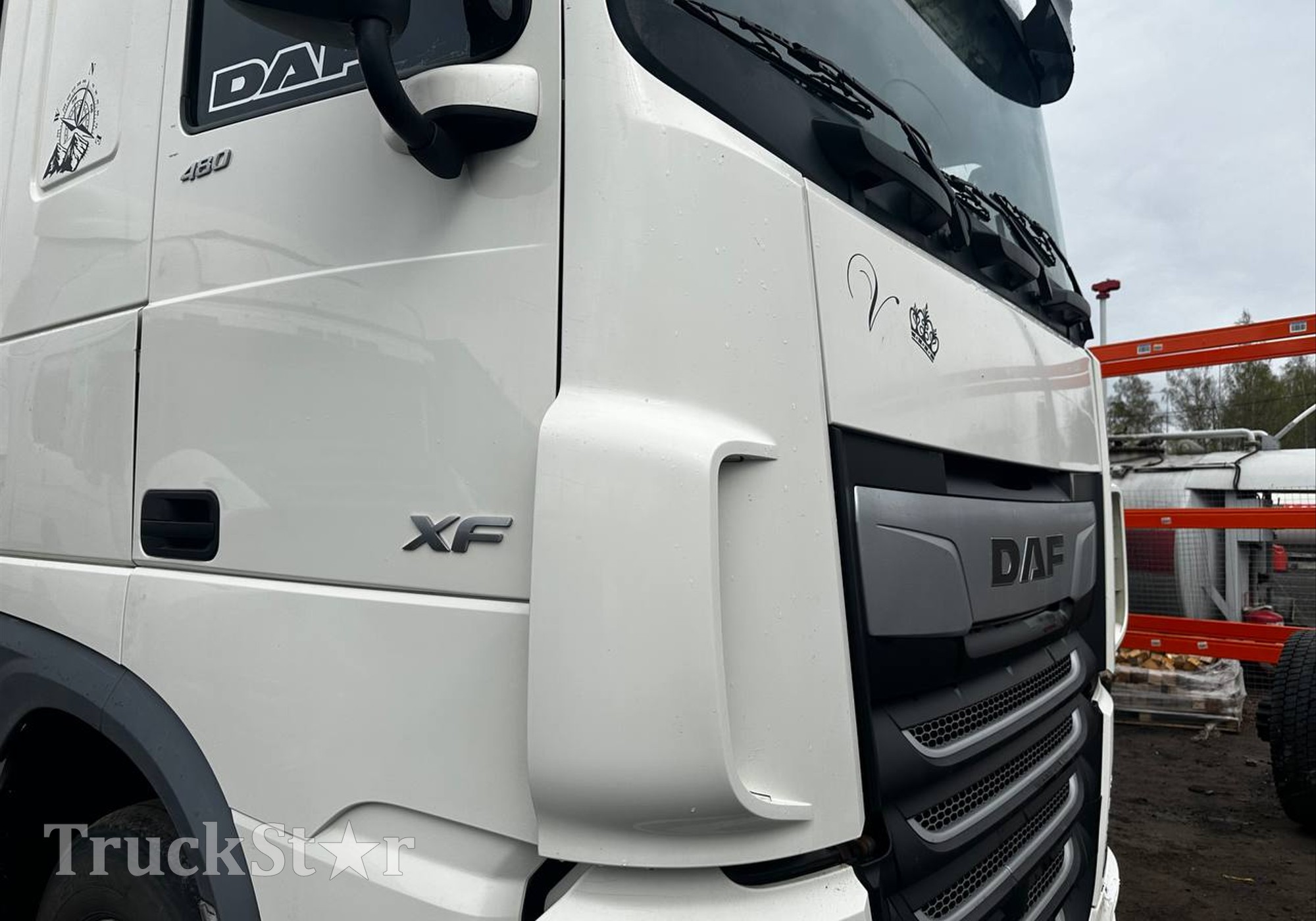 2114705 Угол кабины правый 2019г для Daf XF106 (с 2012)