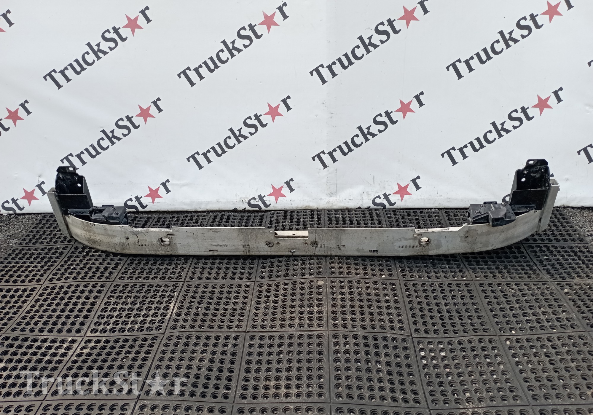 84210168 Усилитель (дефект) переднего бампера 2017г. для Volvo FM