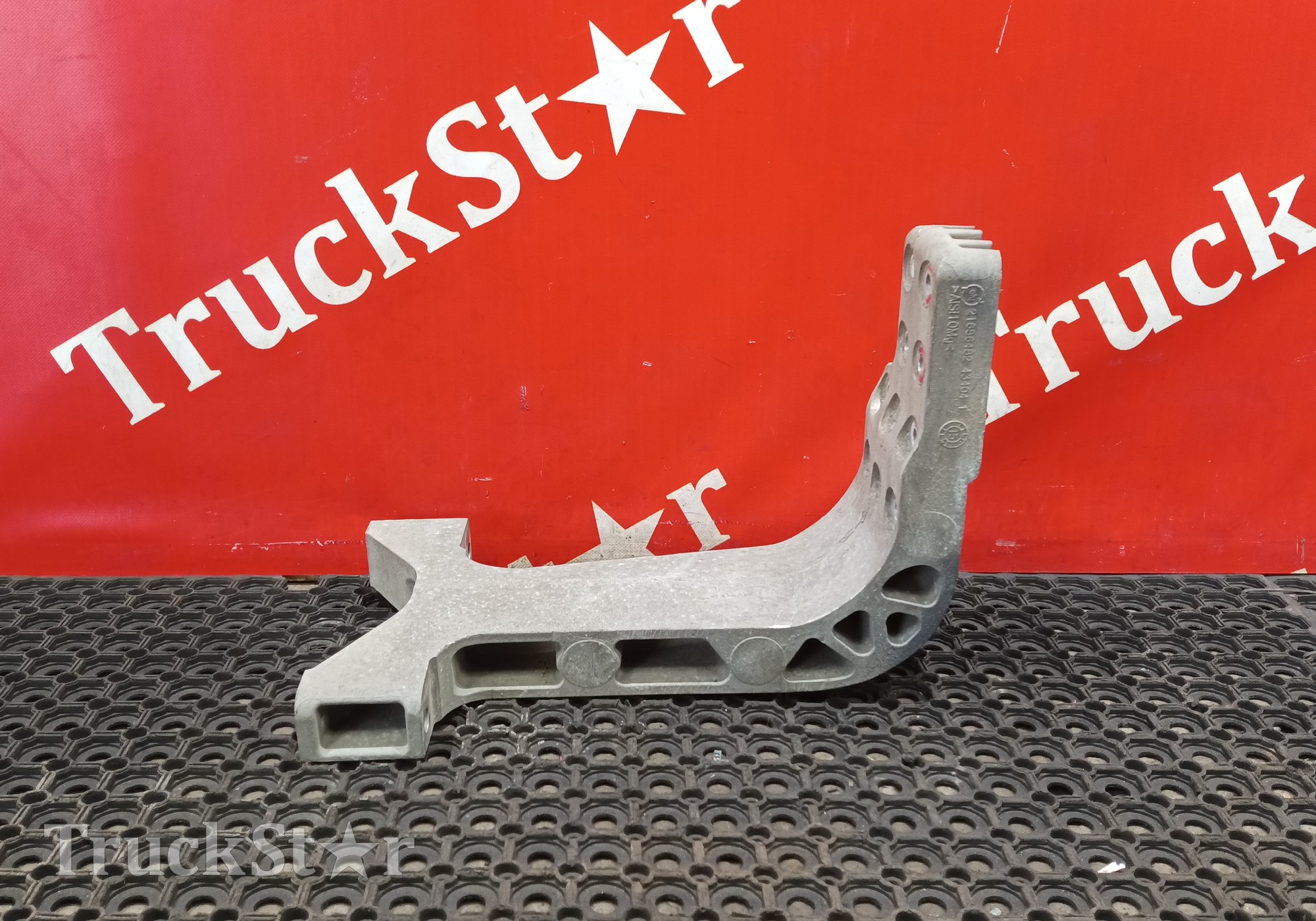 21686482 Кронштейн бака AdBlue для Volvo