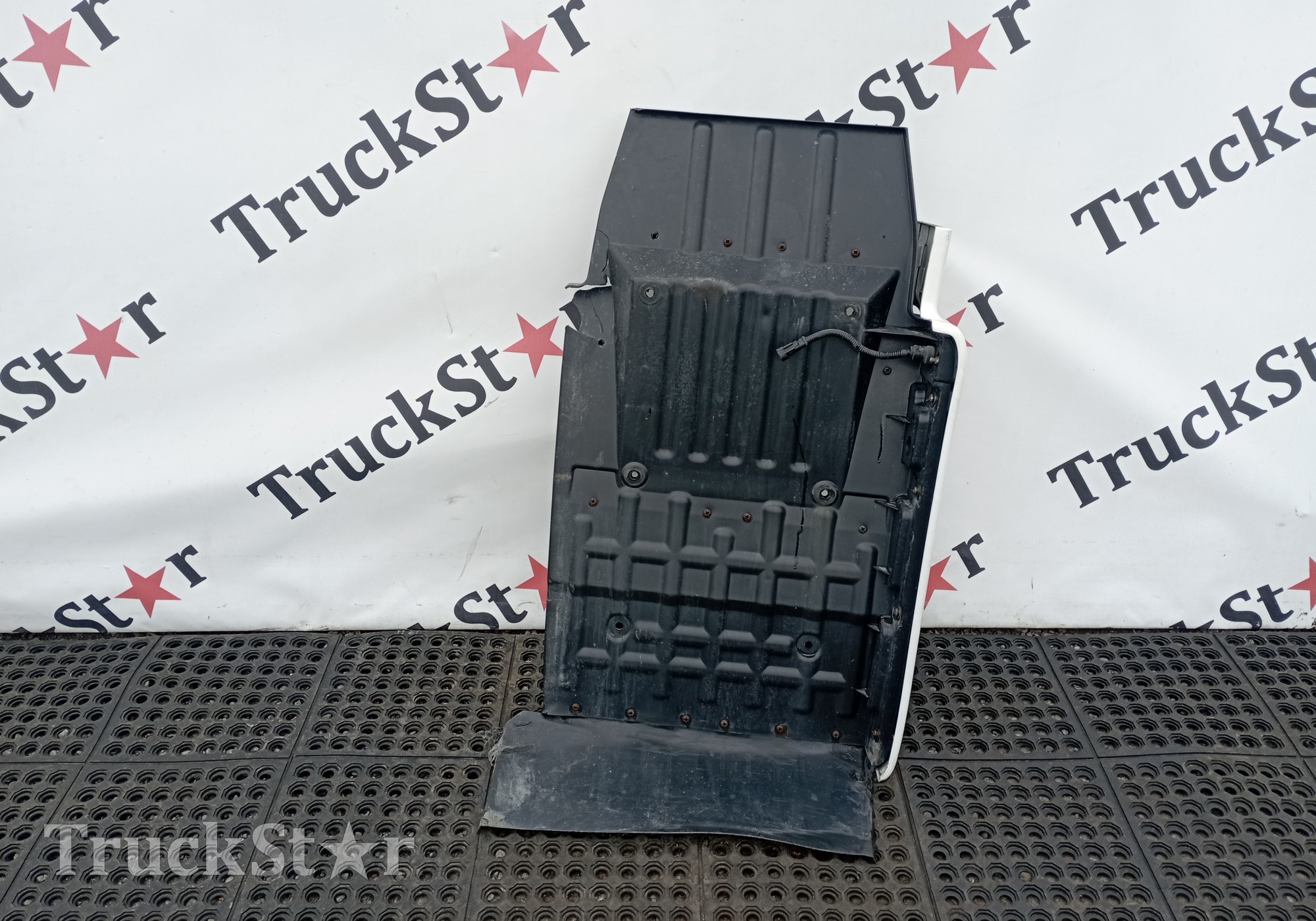 AZ16D423000030 Крыло переднее правое 2023г. для Sinotruk Sitrak C7H