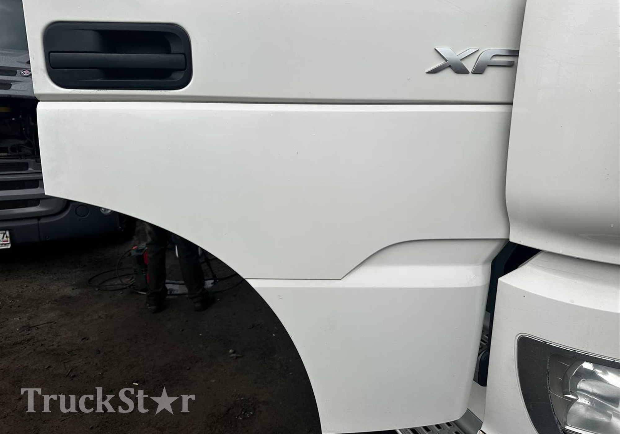2046359 Продолжение двери правой 2019г для Daf XF106 (с 2012)