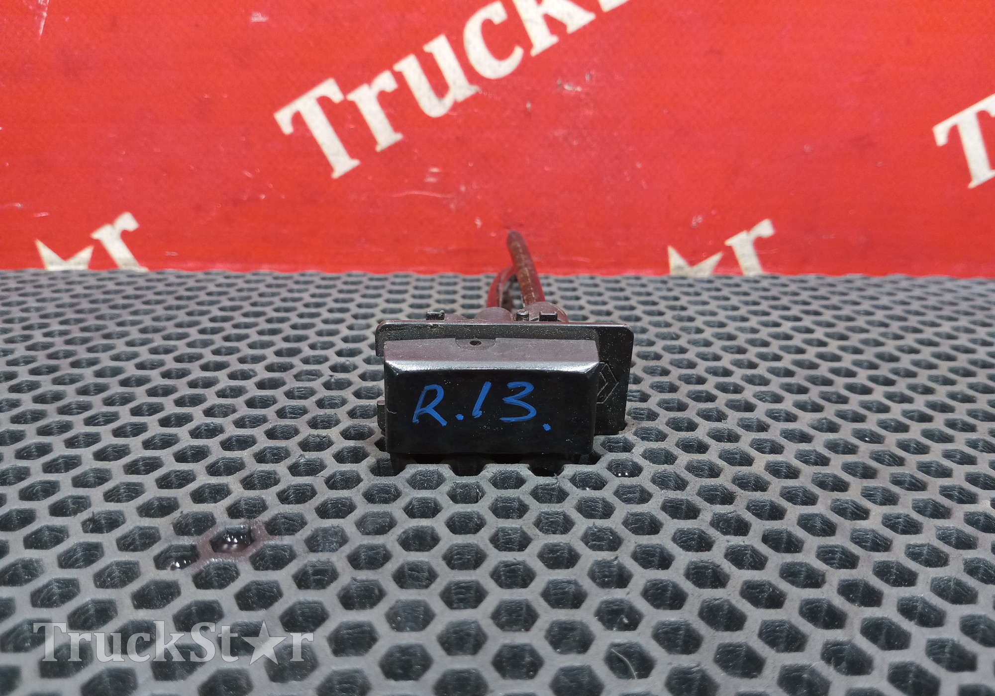 7482398079 Кнопка регулировки рулевой колонки 2020г. для Renault T (с 2013)