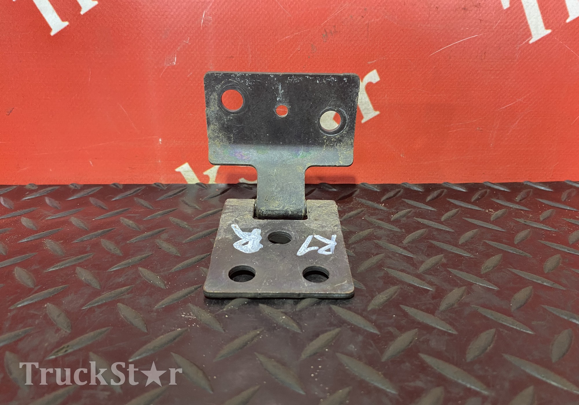 82297476 Петля крышки инструментального ящика для Renault T (с 2013)