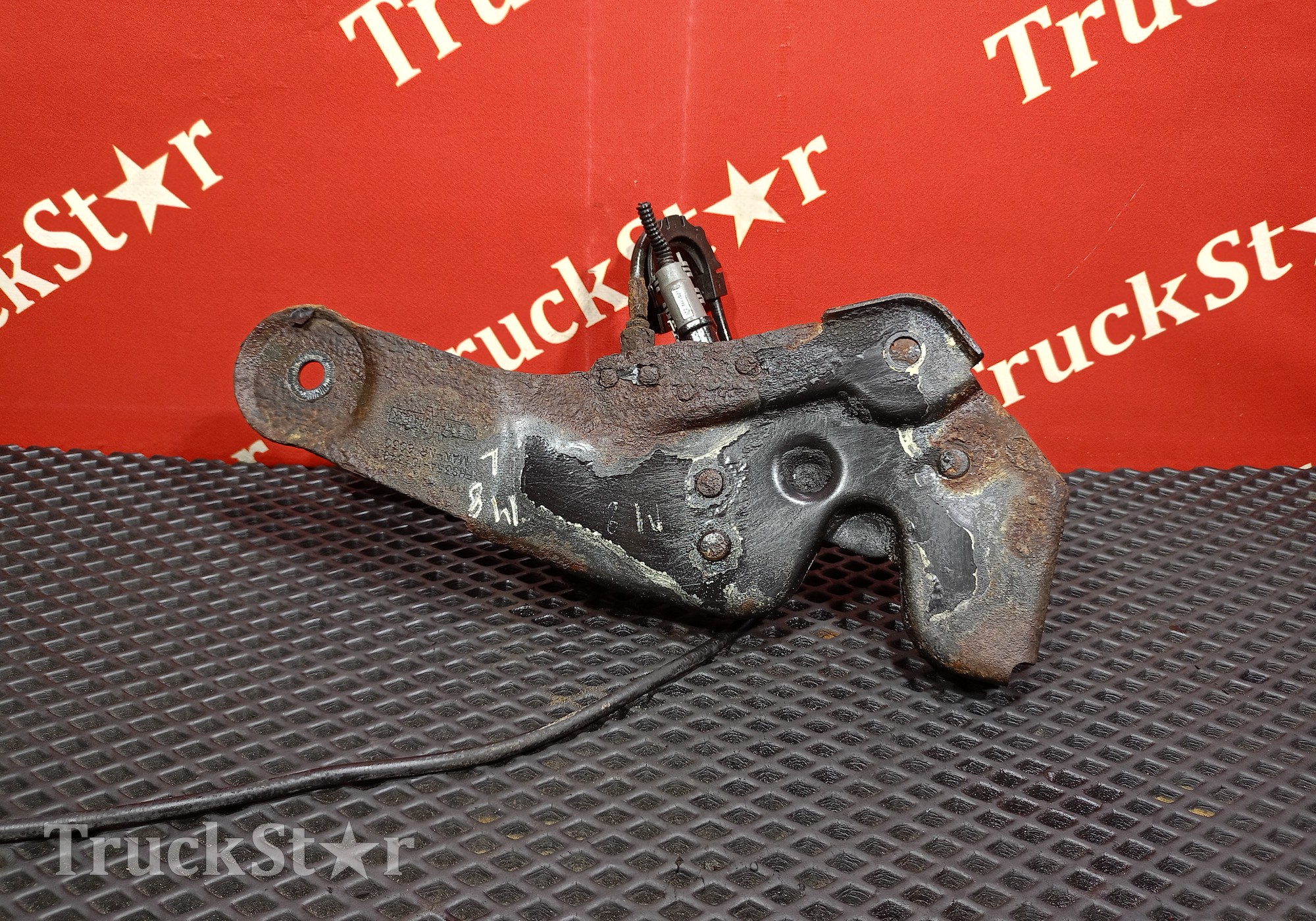 81618516030 Замок кабины для Man TGM