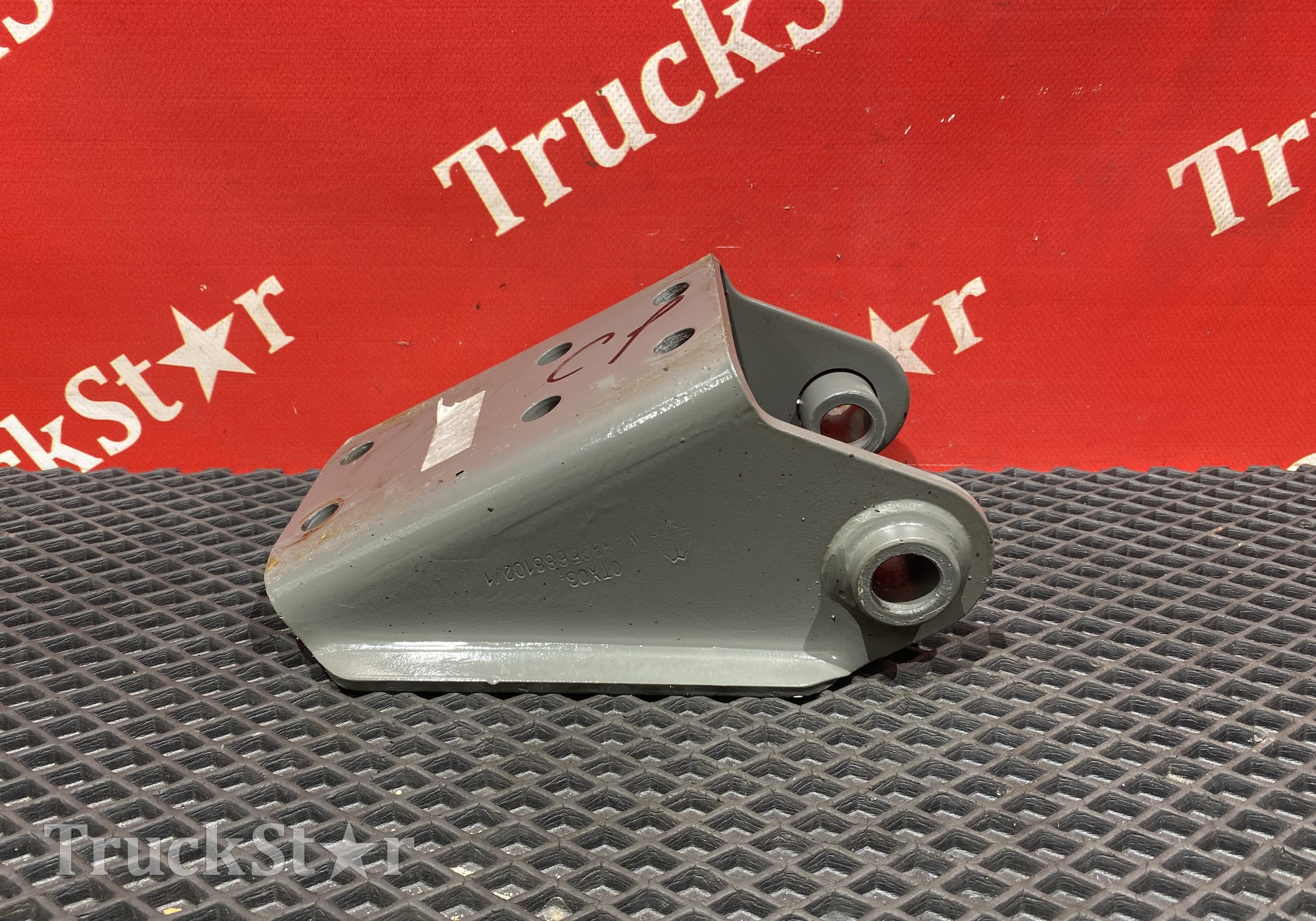 WG9925688102 Кронштейн амортизатора заднего 2023г для Sinotruk Sitrak C7H MAX