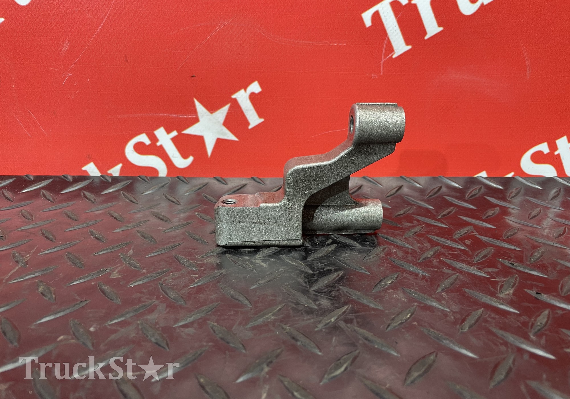 21743254 Кронштейн топливной рампы для Volvo