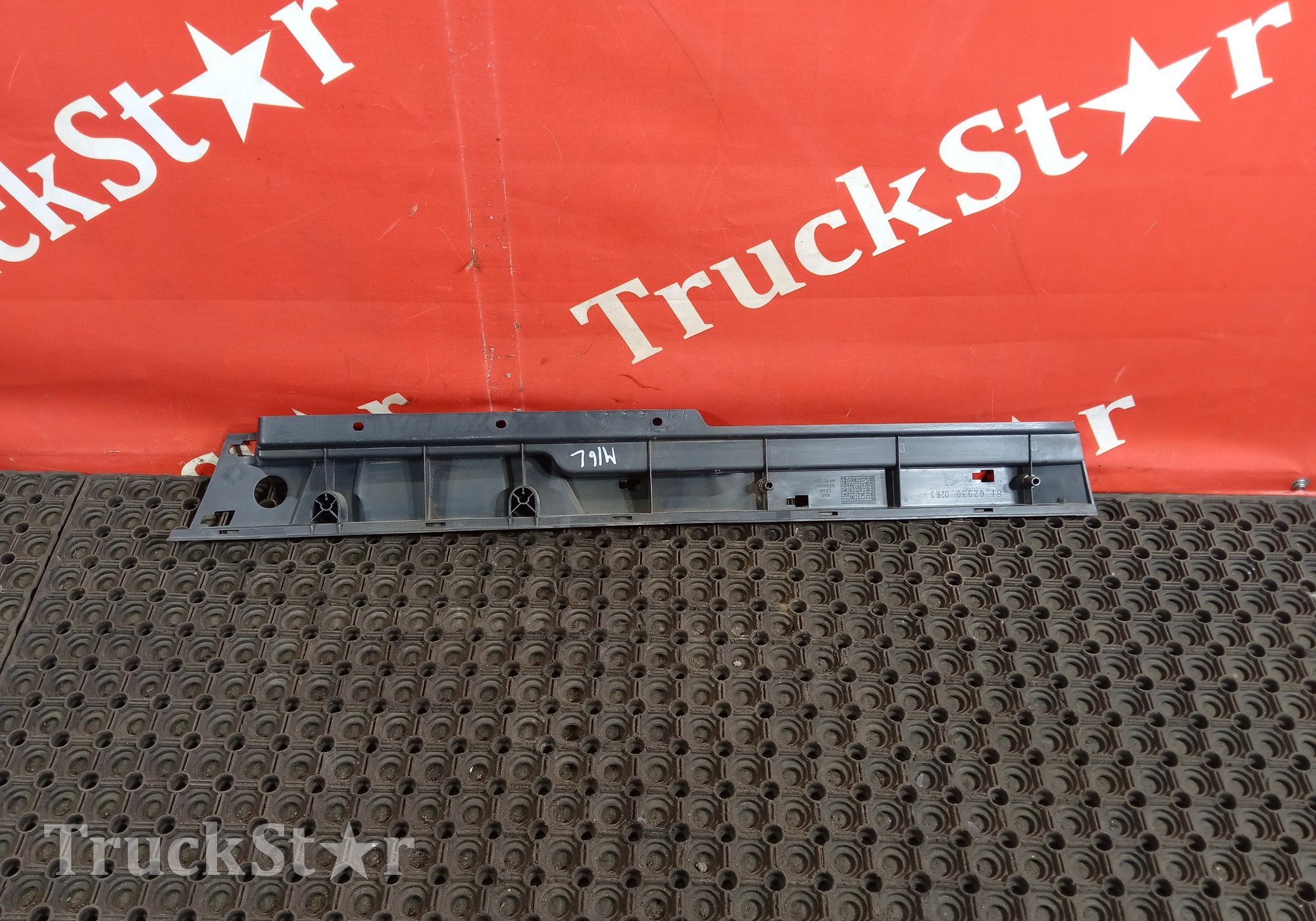 81629300263 Накладка салона левая для Man TGX I (с 2007)