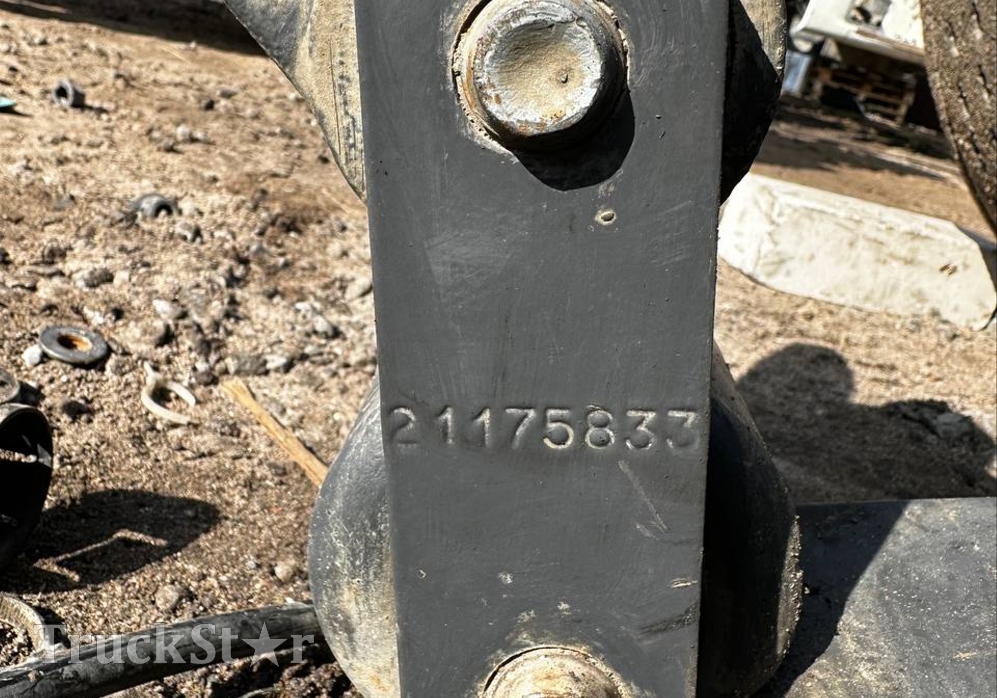 21175833 Серьга рессоры передней для Renault