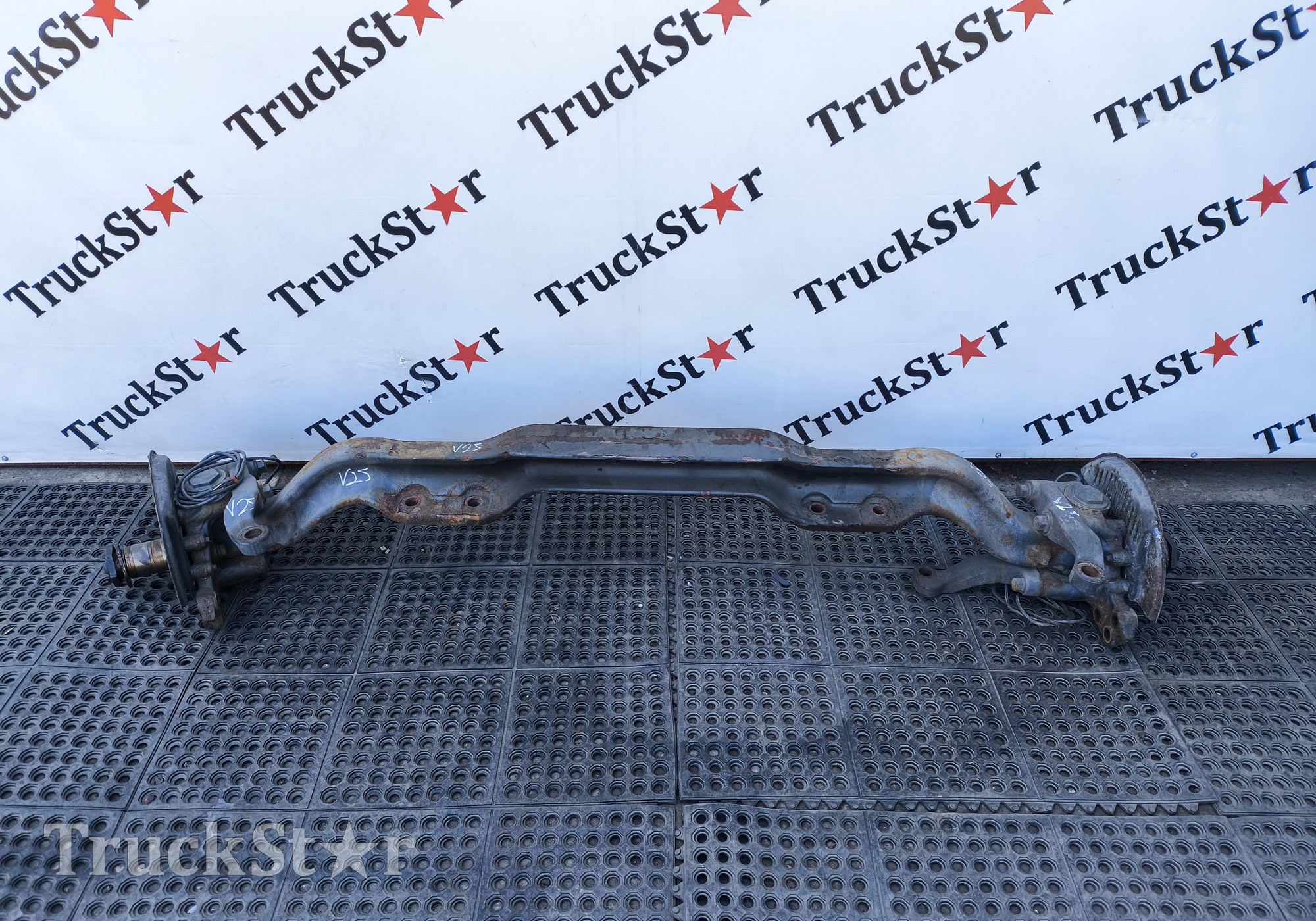 20581073 Балка передняя в сборе для Volvo