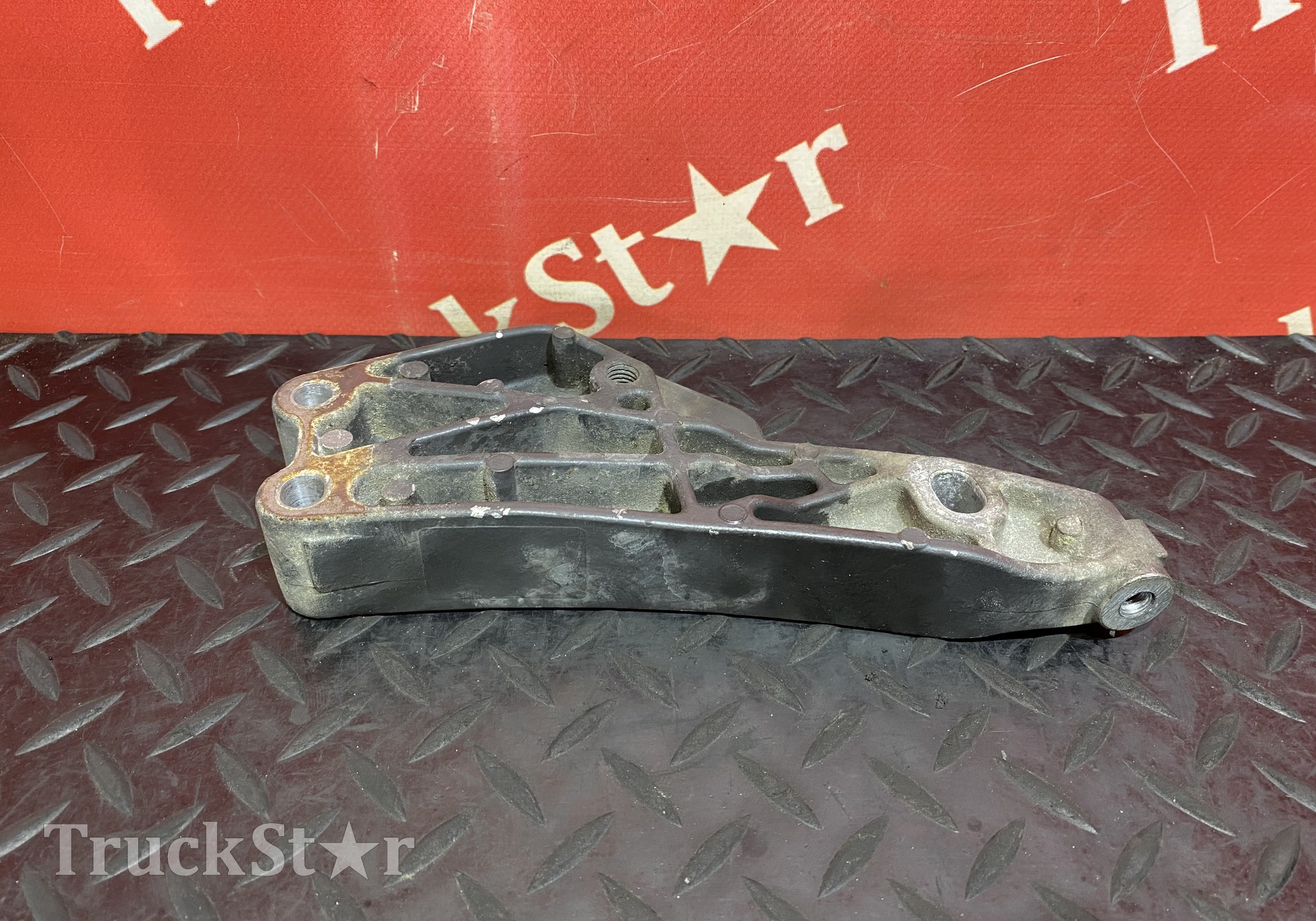 21554547 Кронштейн генератора для Volvo