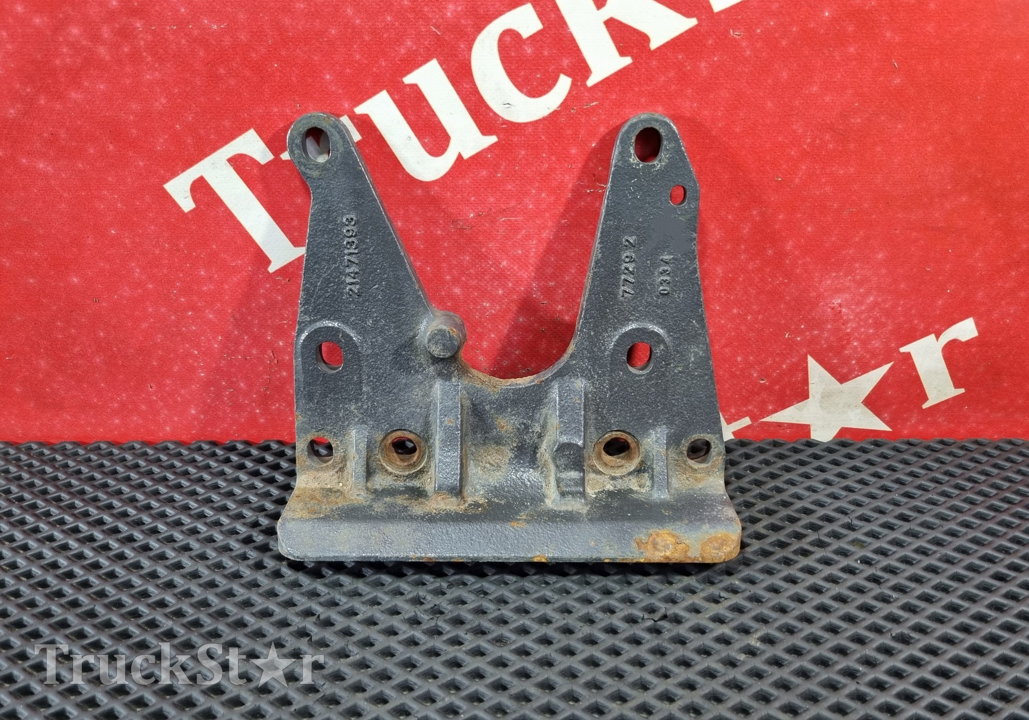 21471393 Кронштейн передней пневморессоры для Volvo