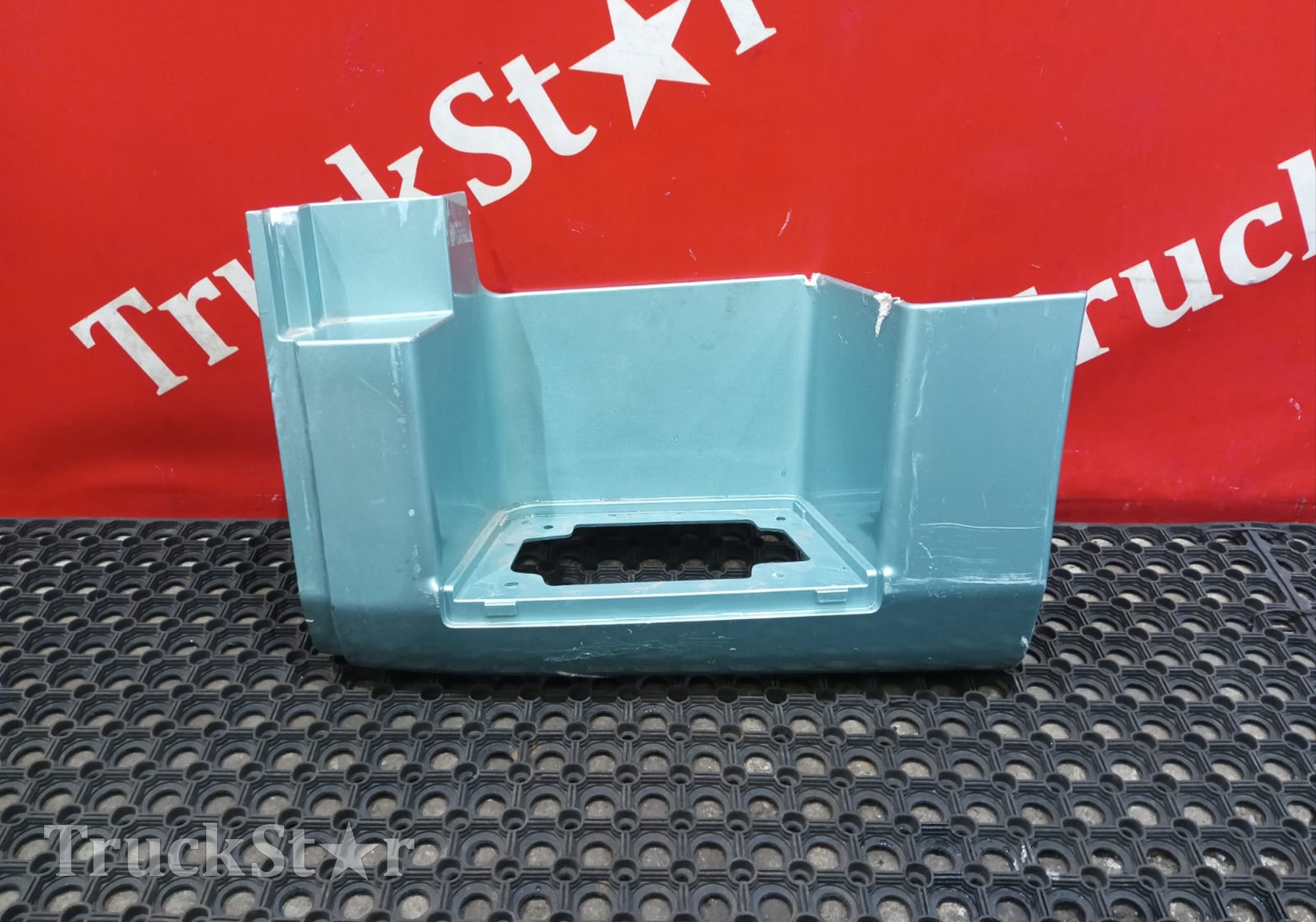 8405325C6201 Корпус подножки левый 2023г для DongFeng GX DFH4180