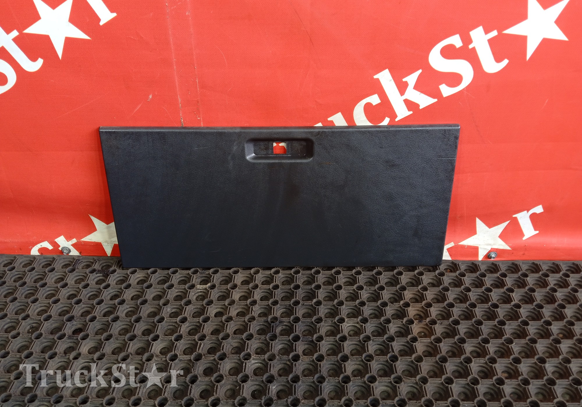 81639030305 Крышка бардачка для Man TGA