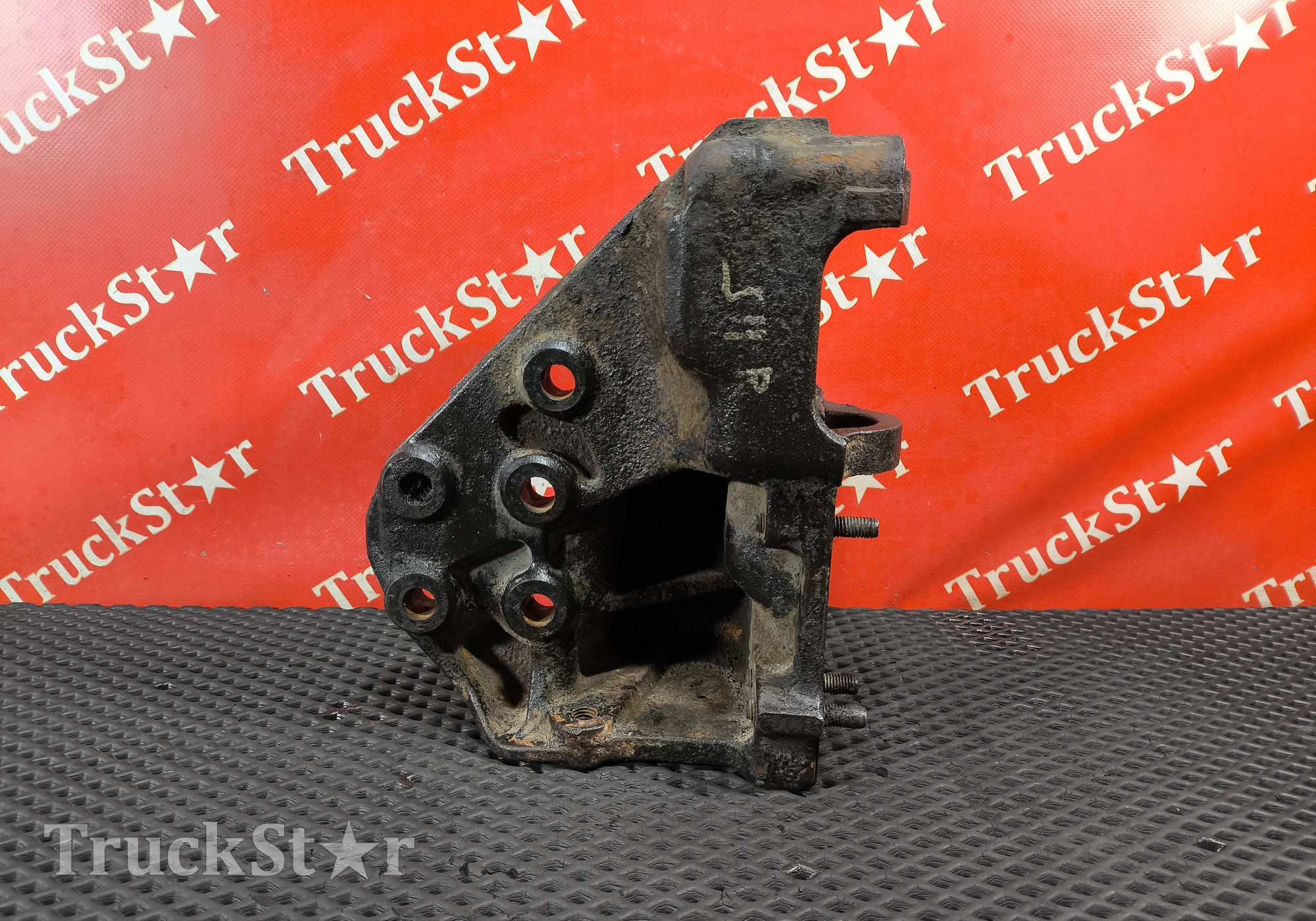 1734074 Кронштейн бампера правый для Scania 5-series T (с 2004 по 2016)