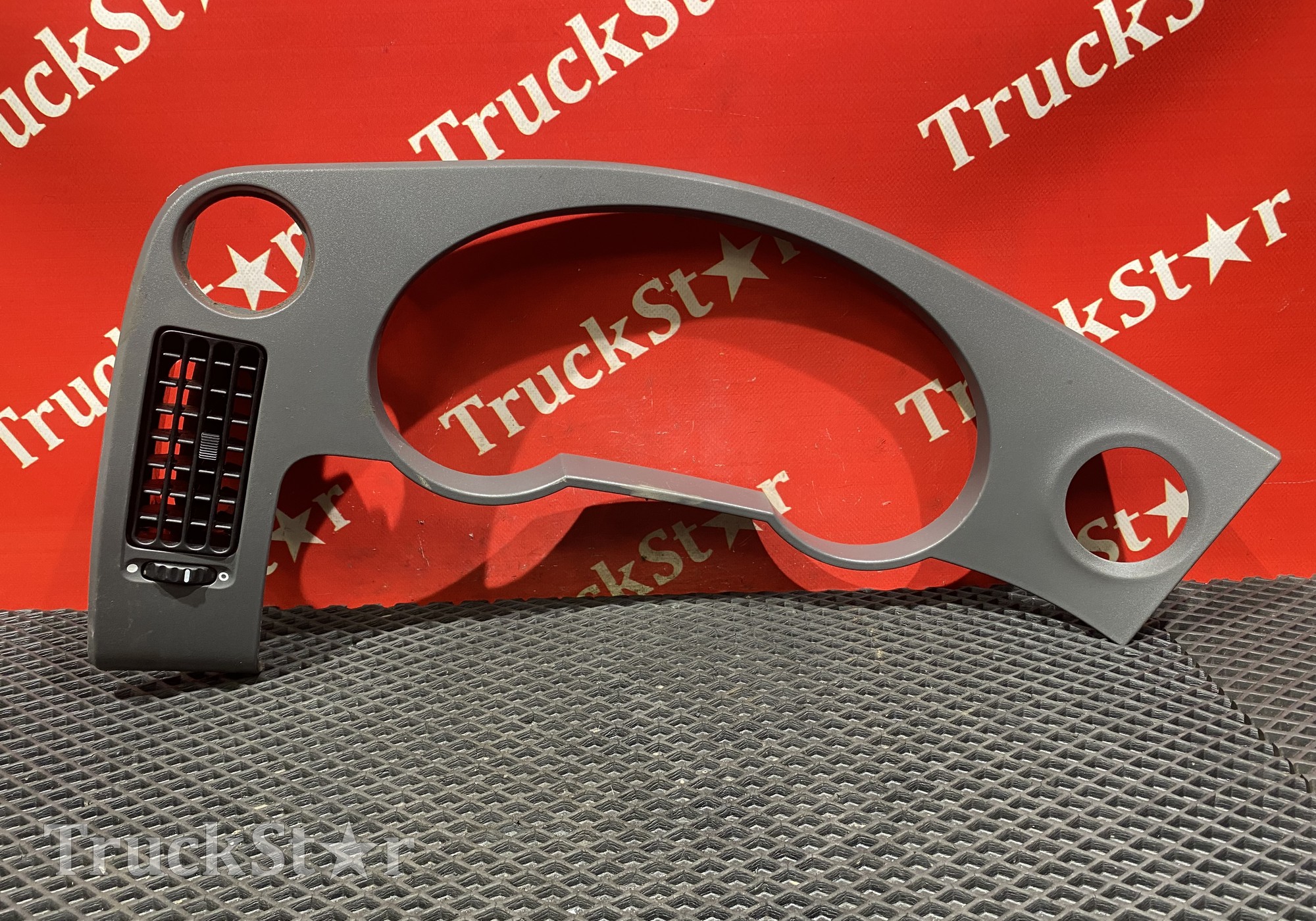 1951813 Рамка приборной панели 2019г для Daf XF106 (с 2012)