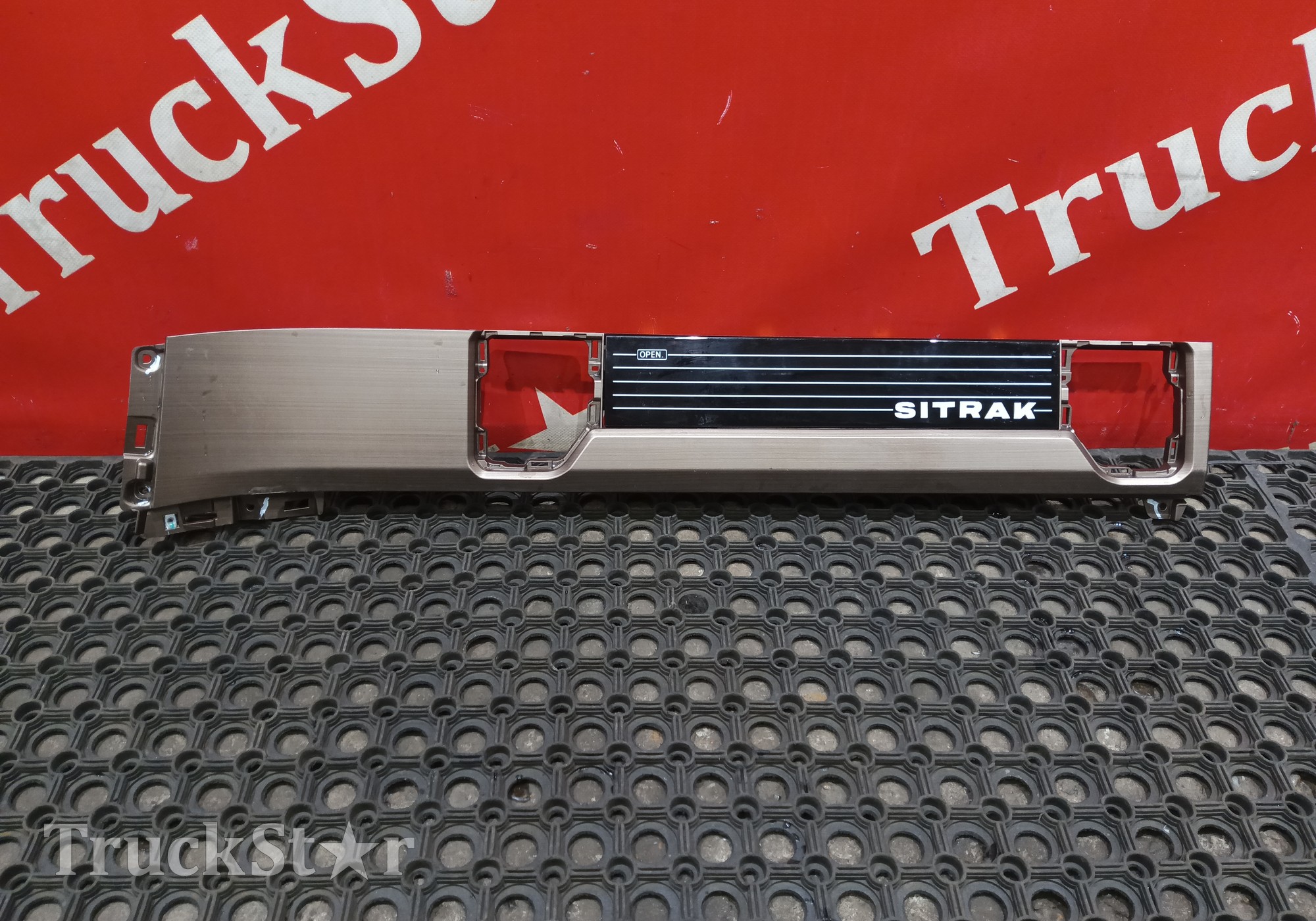 812W617015010 Накладка торпедо 2022г для Sinotruk Sitrak C7H MAX