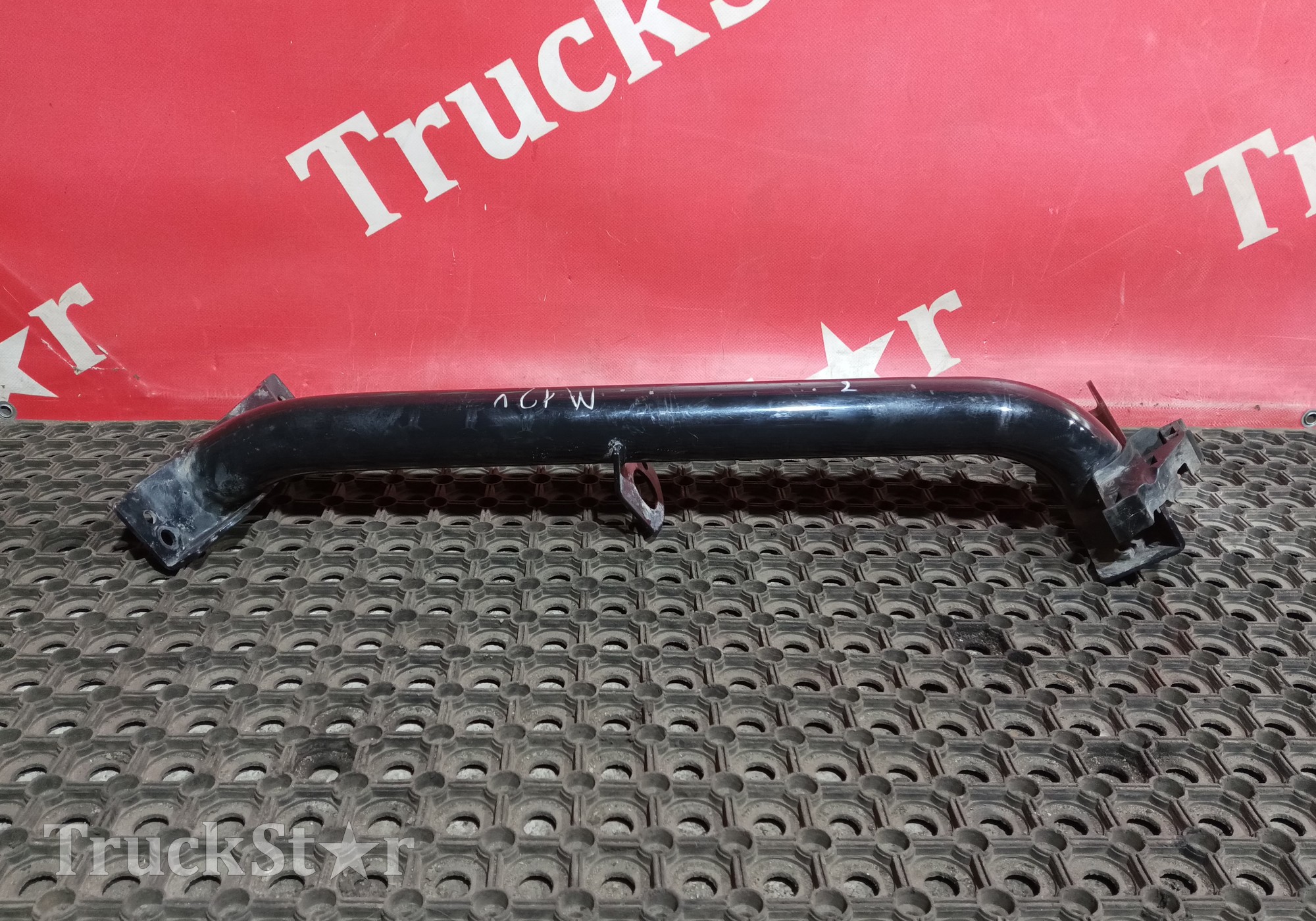 81615405077 Кронштейн корпуса подножки левый 2019г. для Sinotruk Sitrak C7H MAX