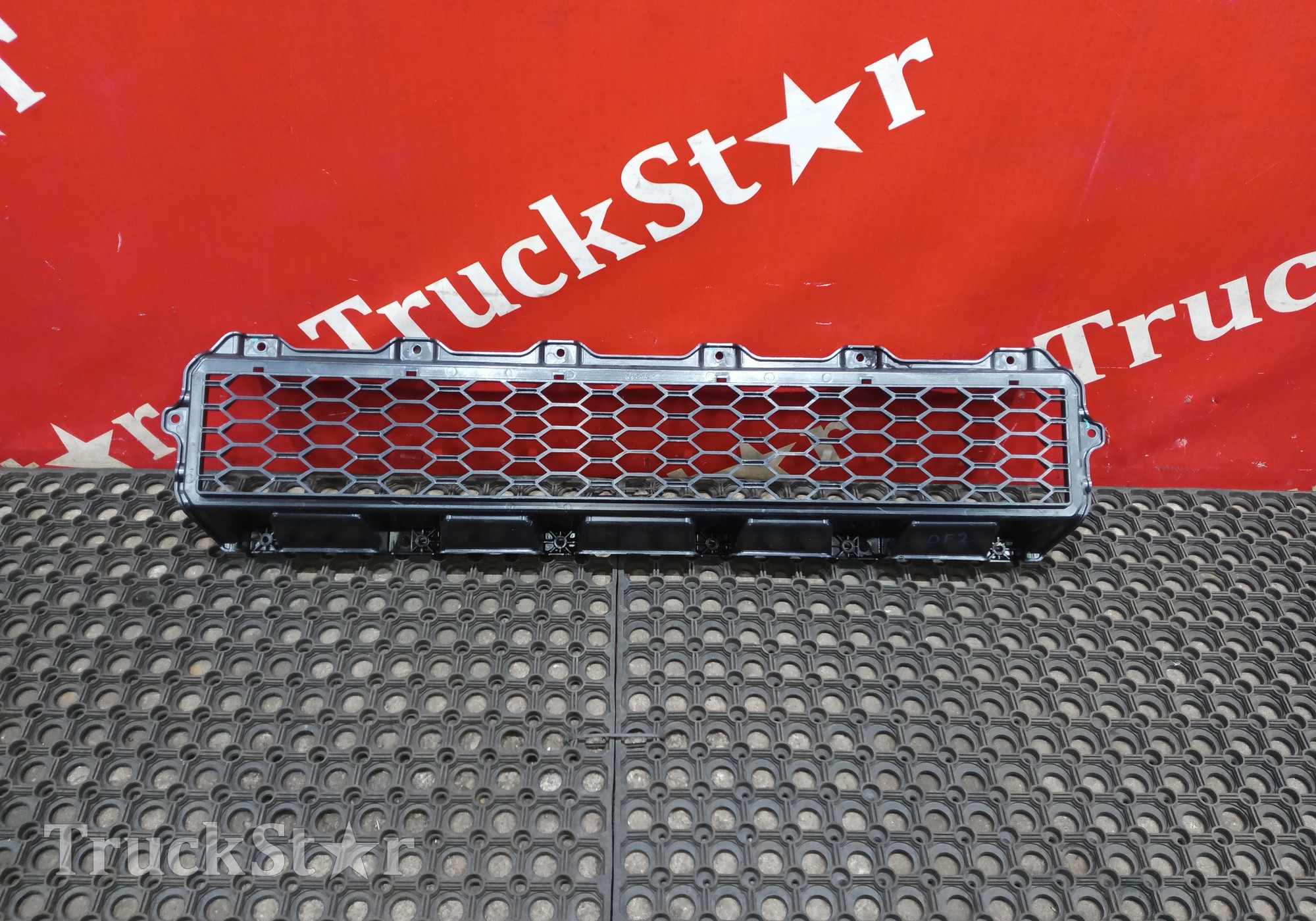 8406037C6200 Решетка бампера верхняя 2024г для DongFeng GX DFH4180