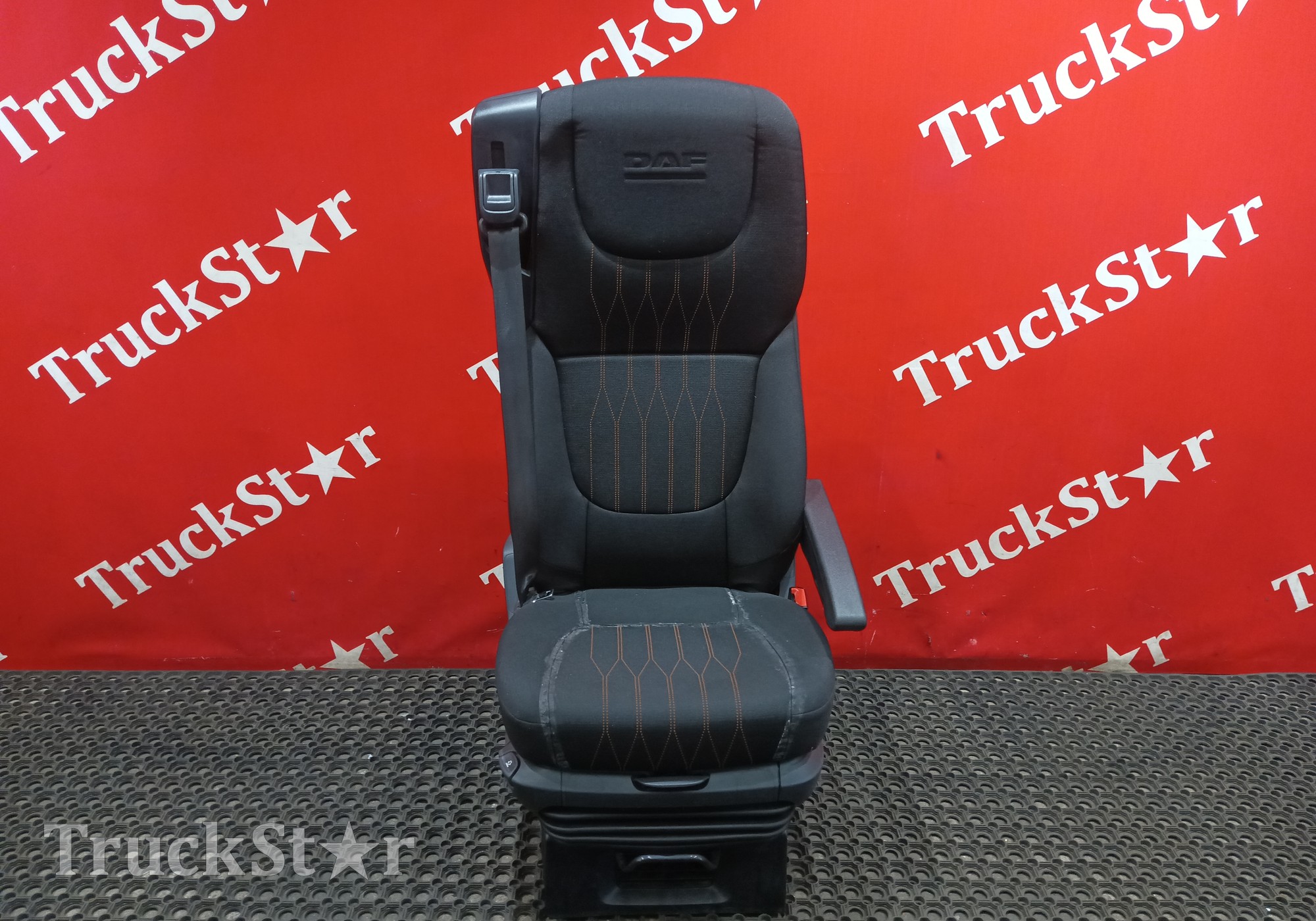 2104716 Сиденье пассажирское пневматическое 2019г. для Daf XF105
