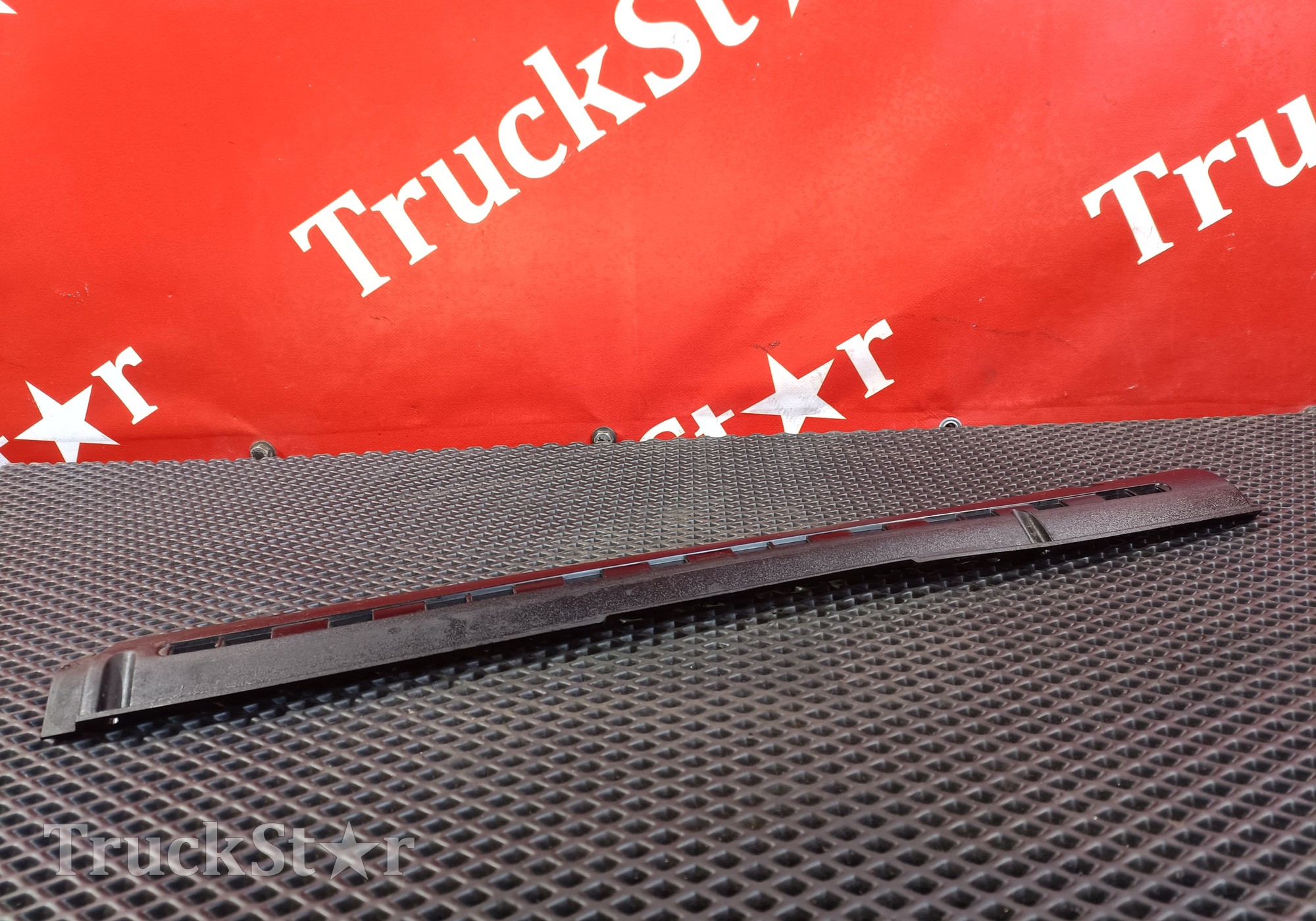 1297409 Накладка торпедо 2018г. для Daf XF105