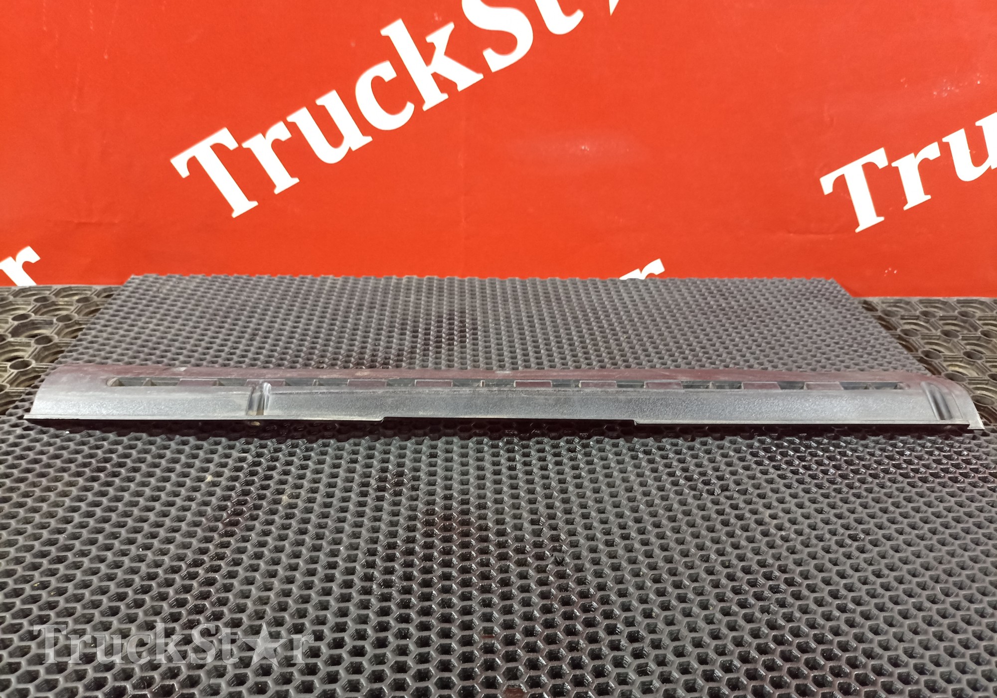1297409 Накладка торпедо для Daf XF105
