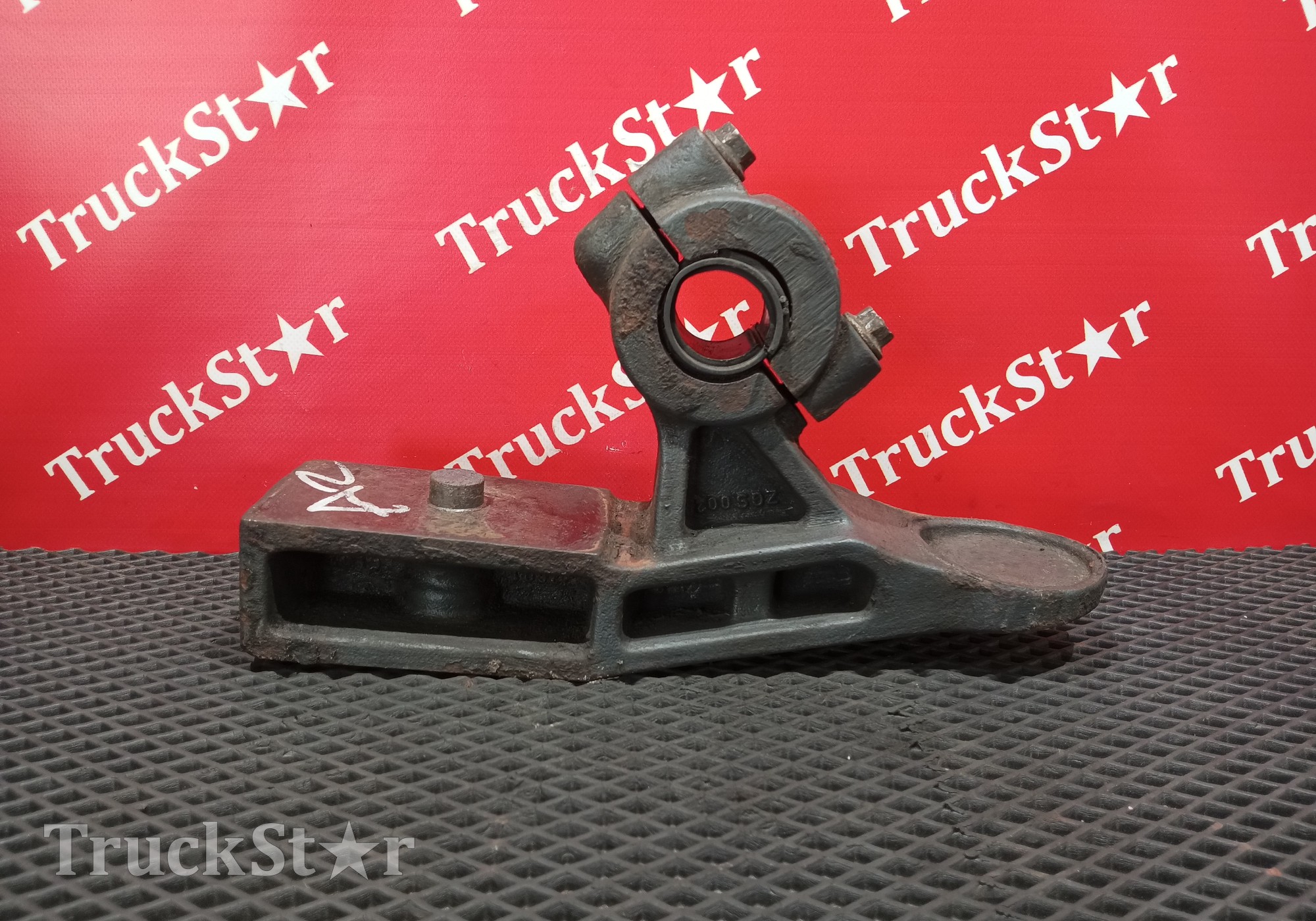 A9433232984 Кронштейн стабилизатора переднего правый для Mercedes-Benz Actros MP1 (с 1996 по 2003)
